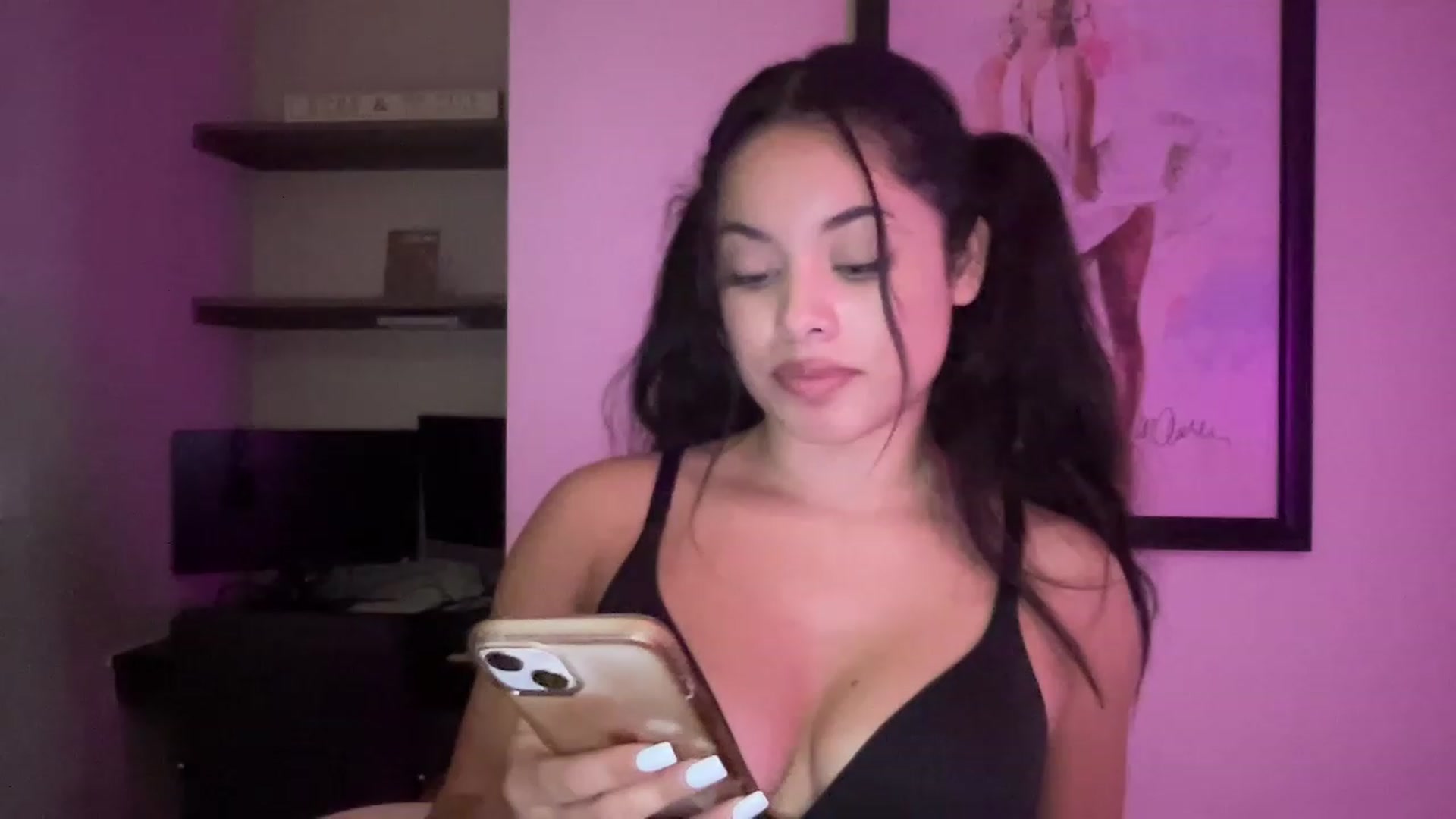 Gallery image thumbnail from Amaya_Flores's myfreecams stream on, 03/29/2023, 22:12 image 8 of 20