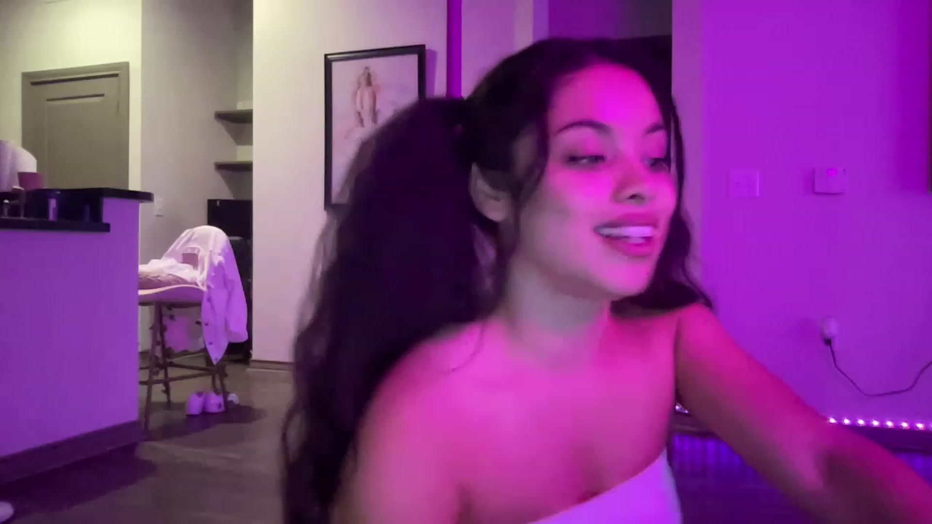 Gallery image thumbnail from Amaya_Flores's myfreecams stream on, 04/09/2023, 23:20 image 20 of 20