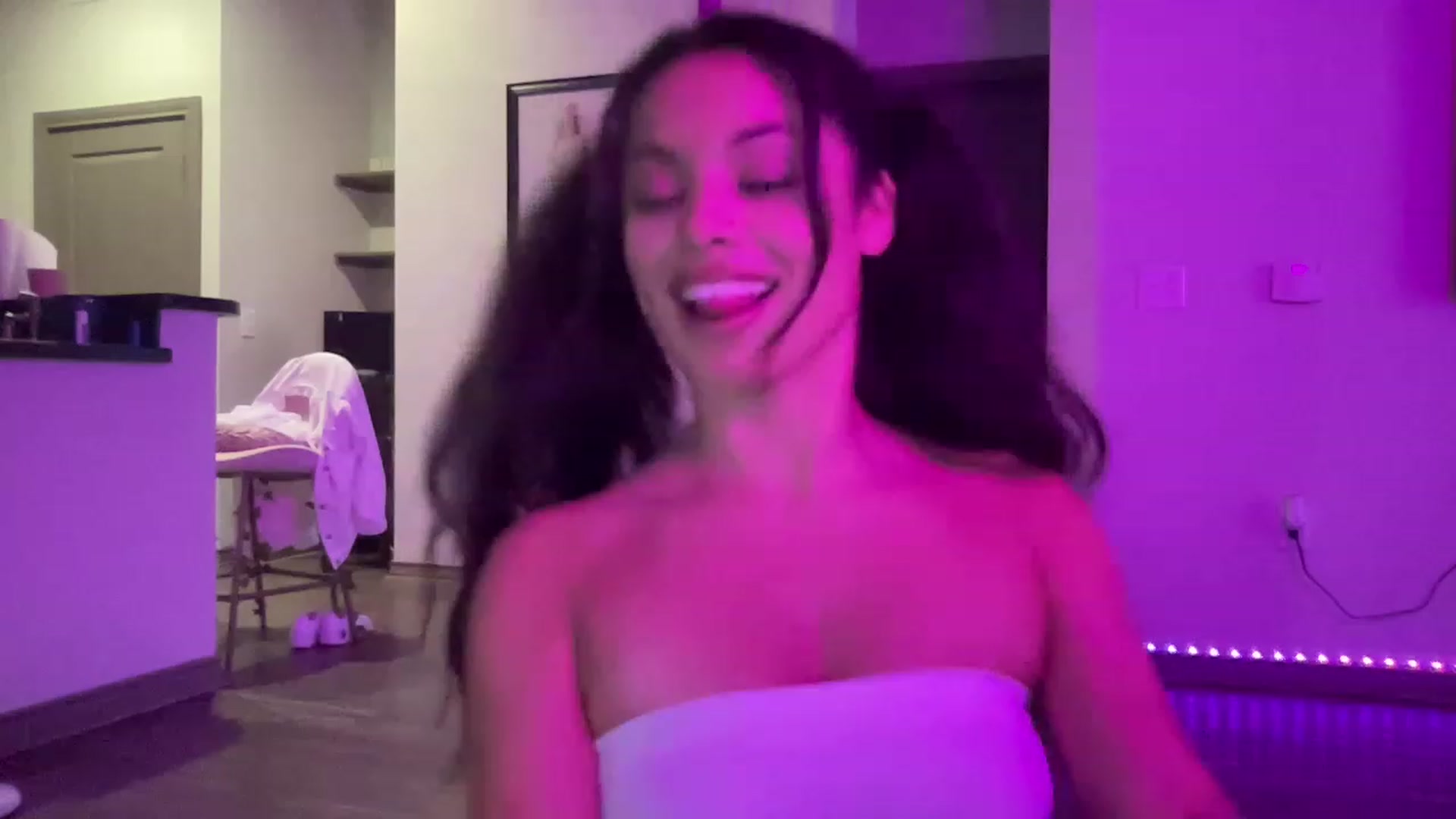 Gallery image thumbnail from Amaya_Flores's myfreecams stream on, 04/09/2023, 23:20 image 12 of 20