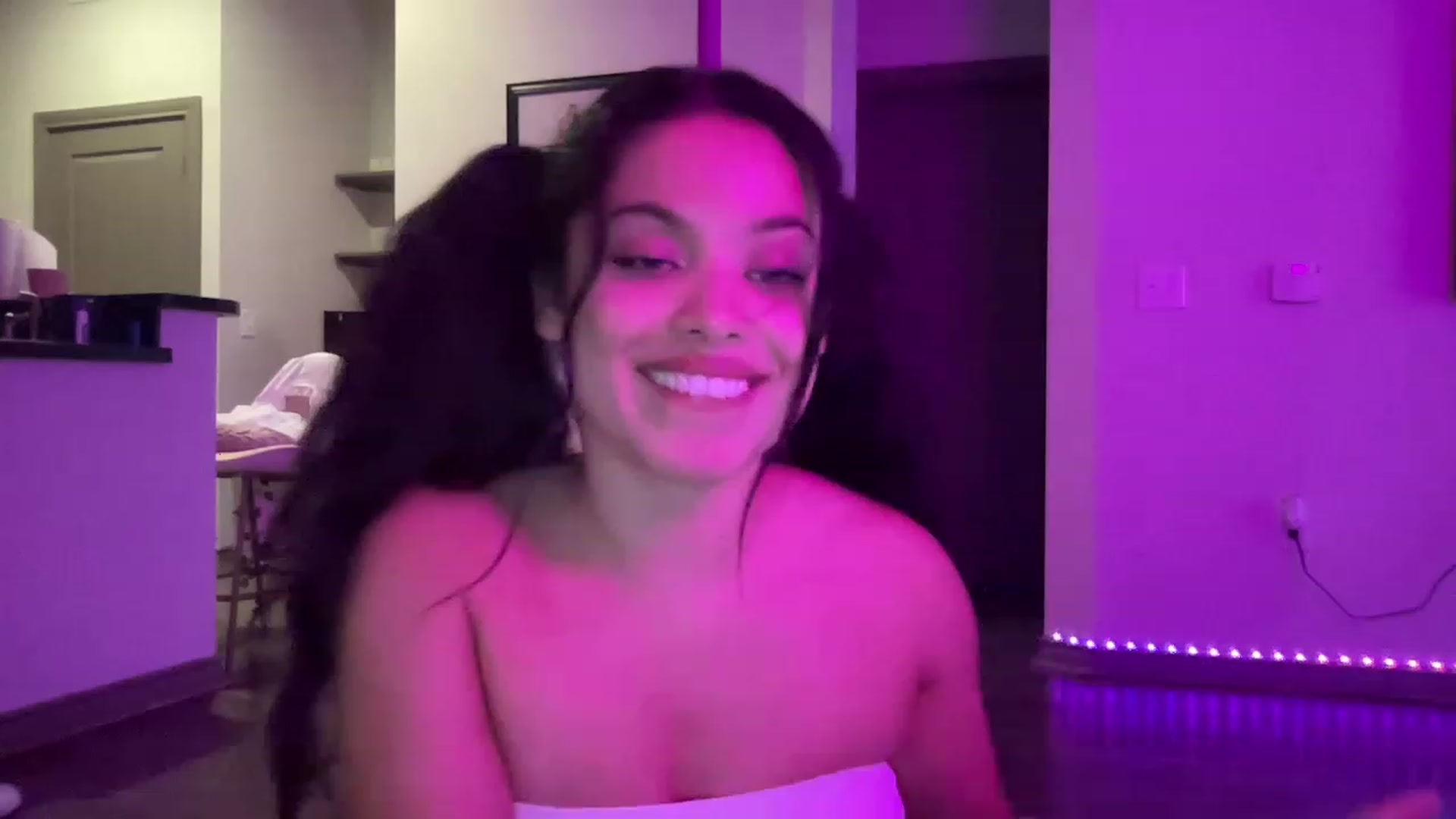 Gallery image thumbnail from Amaya_Flores's myfreecams stream on, 04/09/2023, 23:20 image 11 of 20