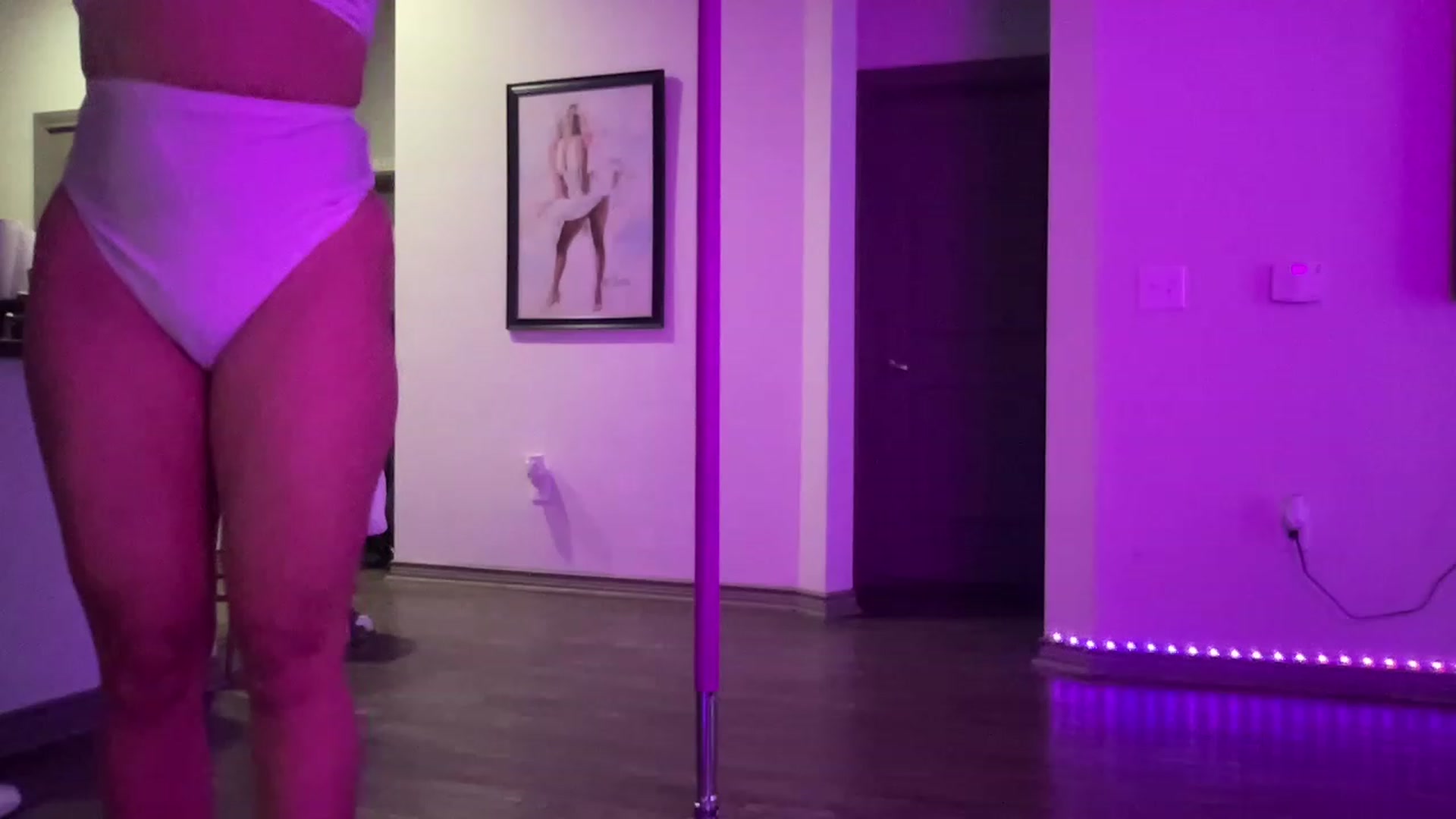 Gallery image thumbnail from Amaya_Flores's myfreecams stream on, 04/09/2023, 23:20 image 9 of 20