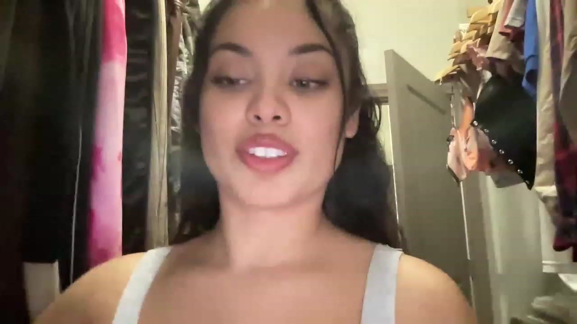 Gallery image thumbnail from Amaya_Flores's myfreecams stream on, 04/16/2023, 12:30 image 4 of 20