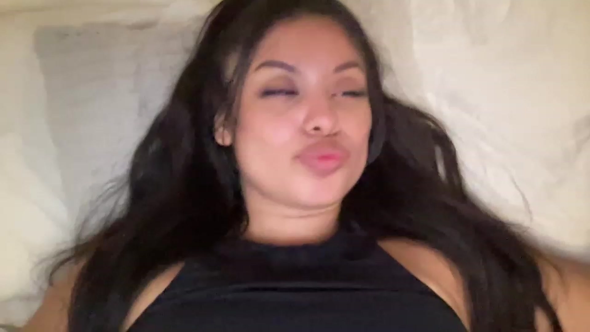Gallery image thumbnail from Amaya_Flores's myfreecams stream on, 06/01/2023, 11:30 image 20 of 20