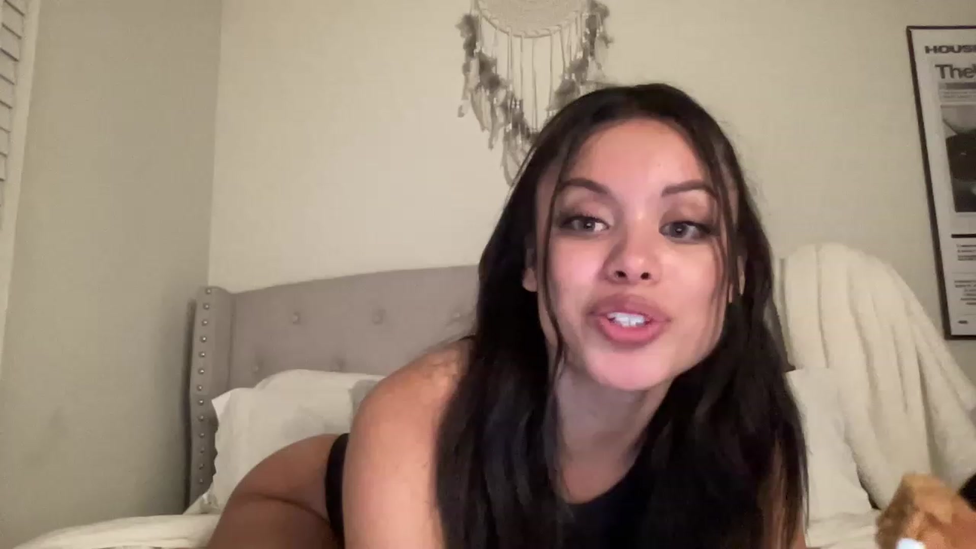 Gallery image thumbnail from Amaya_Flores's myfreecams stream on, 06/01/2023, 11:30 image 10 of 20