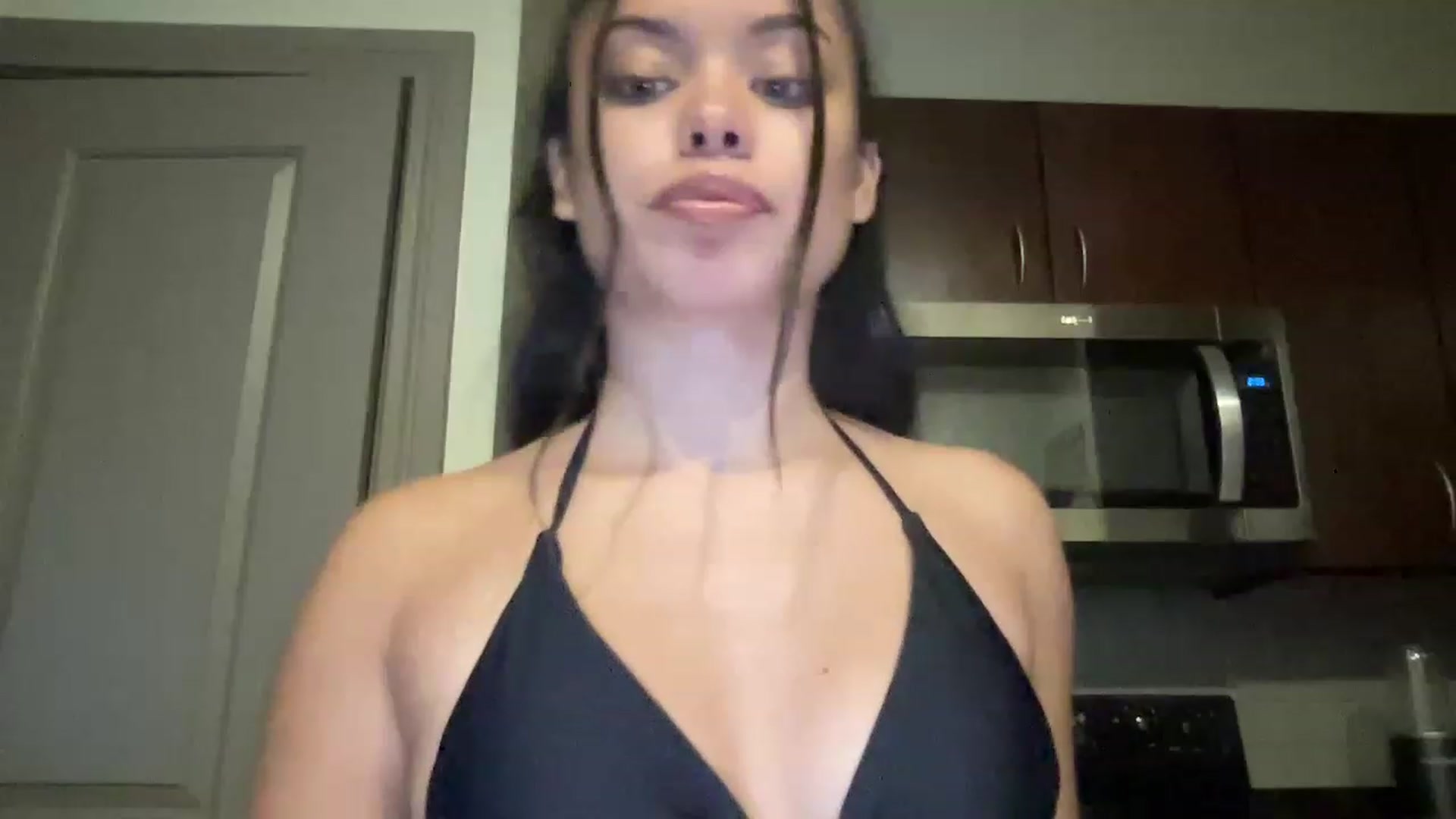 Gallery image thumbnail from Amaya_Flores's myfreecams stream on, 06/02/2023, 07:42 image 17 of 20
