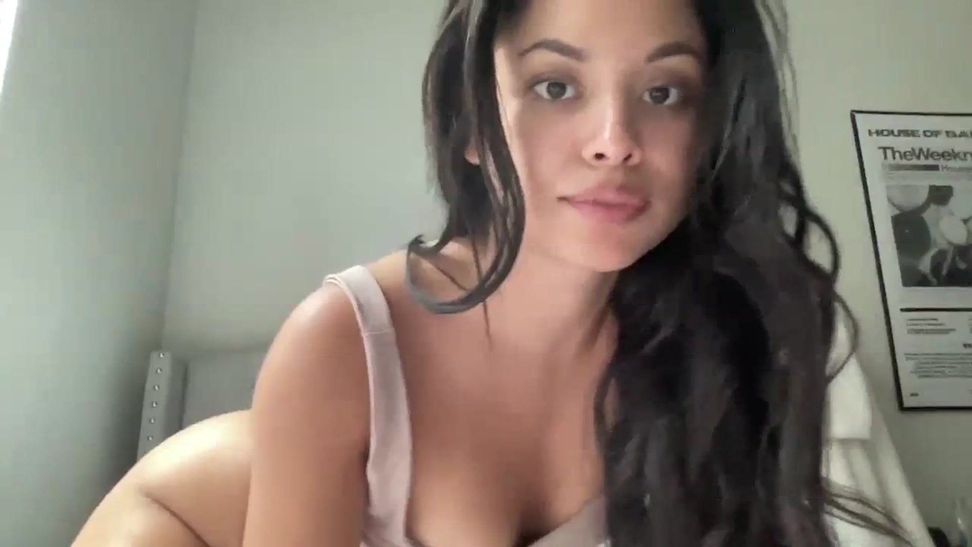 Gallery image thumbnail from Amaya_Flores's myfreecams stream on, 08/12/2023, 18:35 image 4 of 20