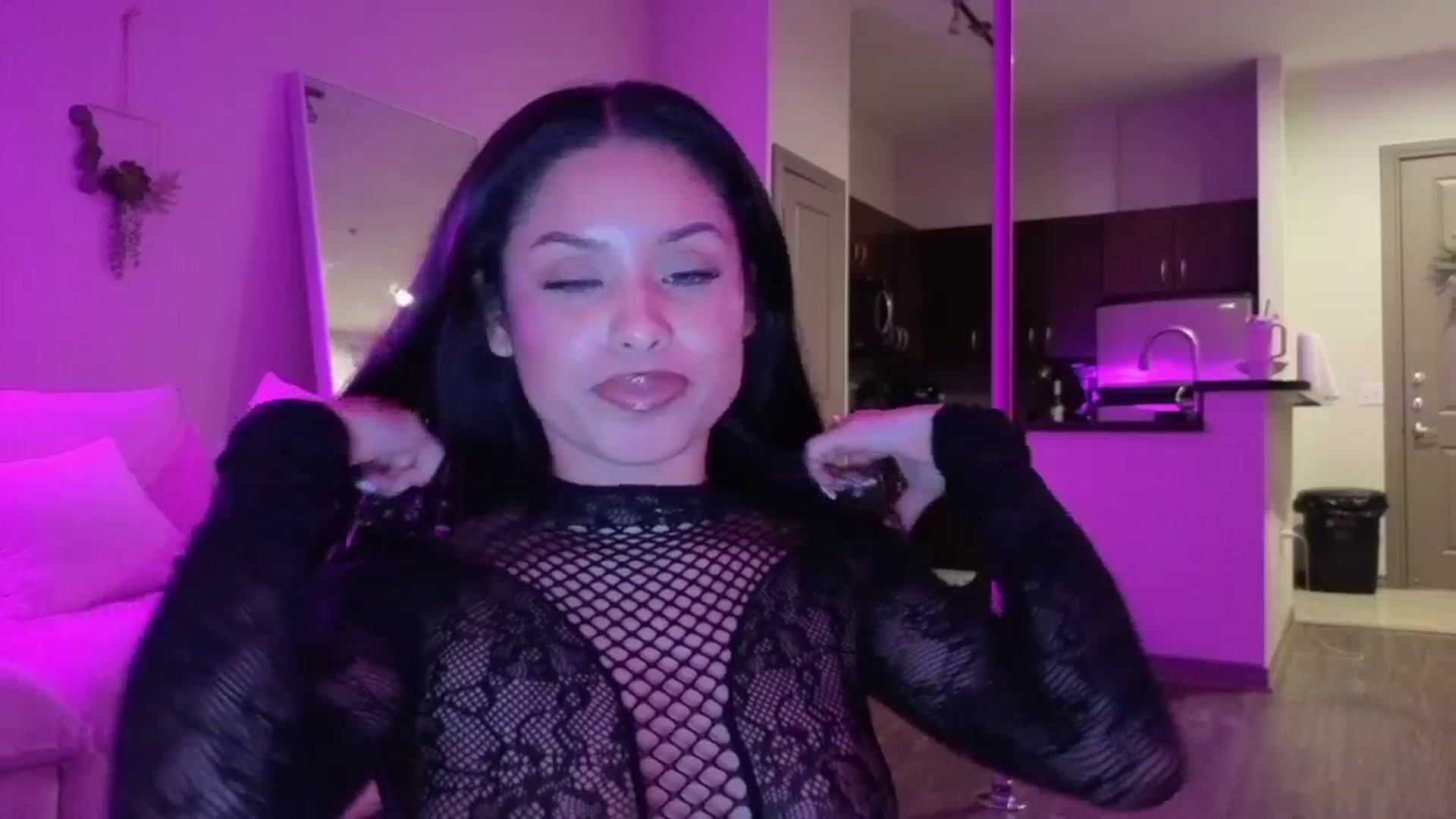Gallery image thumbnail from Amaya_Flores's myfreecams stream on, 12/28/2025, 13:51 image 5 of 20