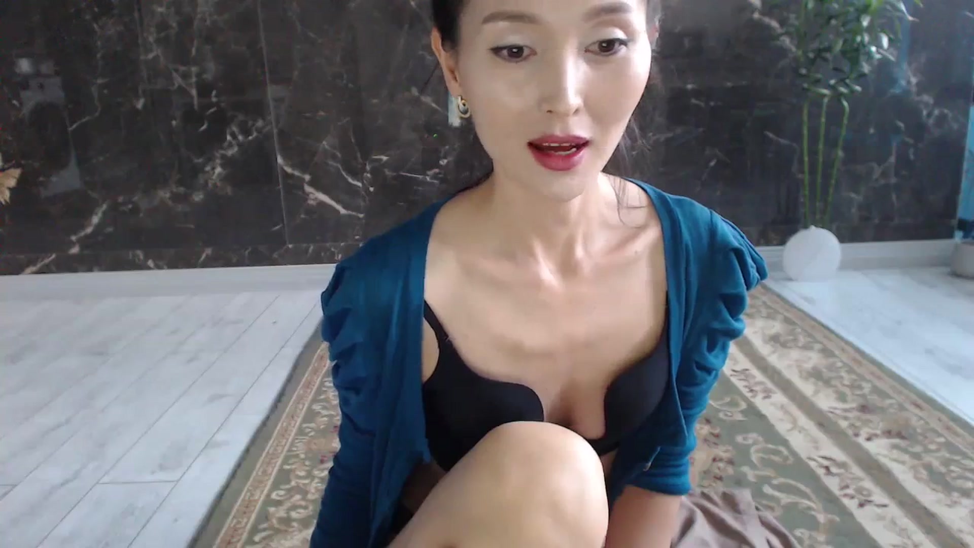 Gallery image thumbnail from AmazinAznLuv's myfreecams stream on, 09/30/2023, 13:24 image 2 of 20