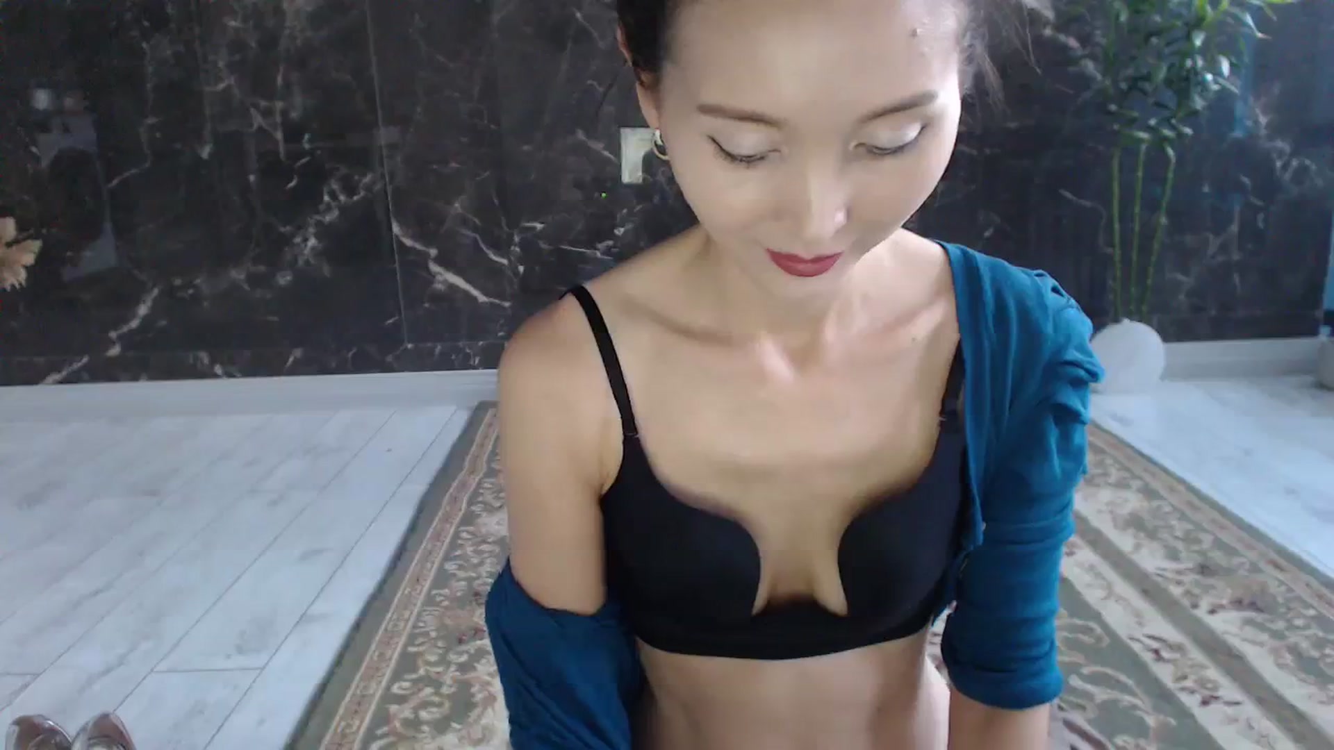 Gallery image thumbnail from AmazinAznLuv's myfreecams stream on, 09/30/2023, 13:24 image 3 of 20