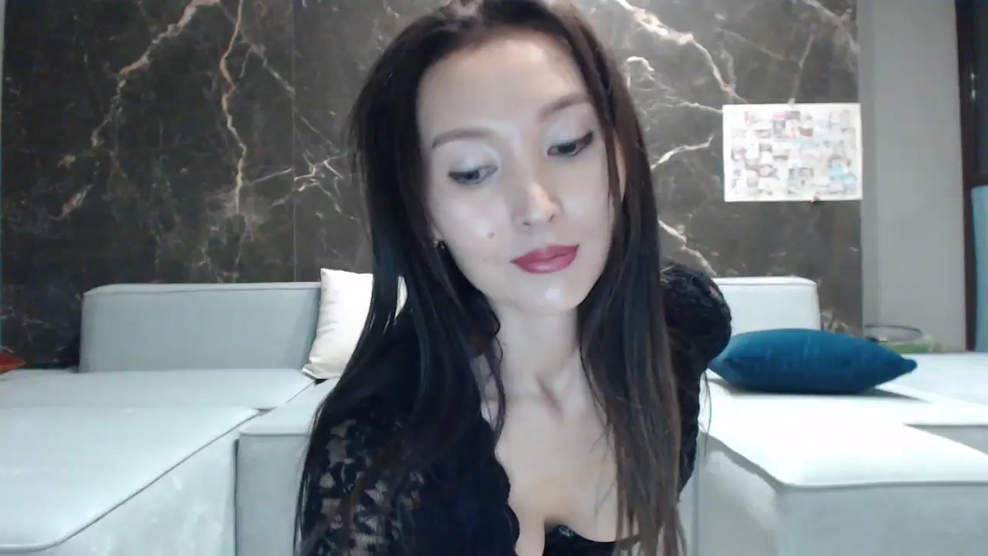 Gallery image thumbnail from AmazinAznLuv's myfreecams stream on, 03/27/2024, 18:43 image 3 of 20