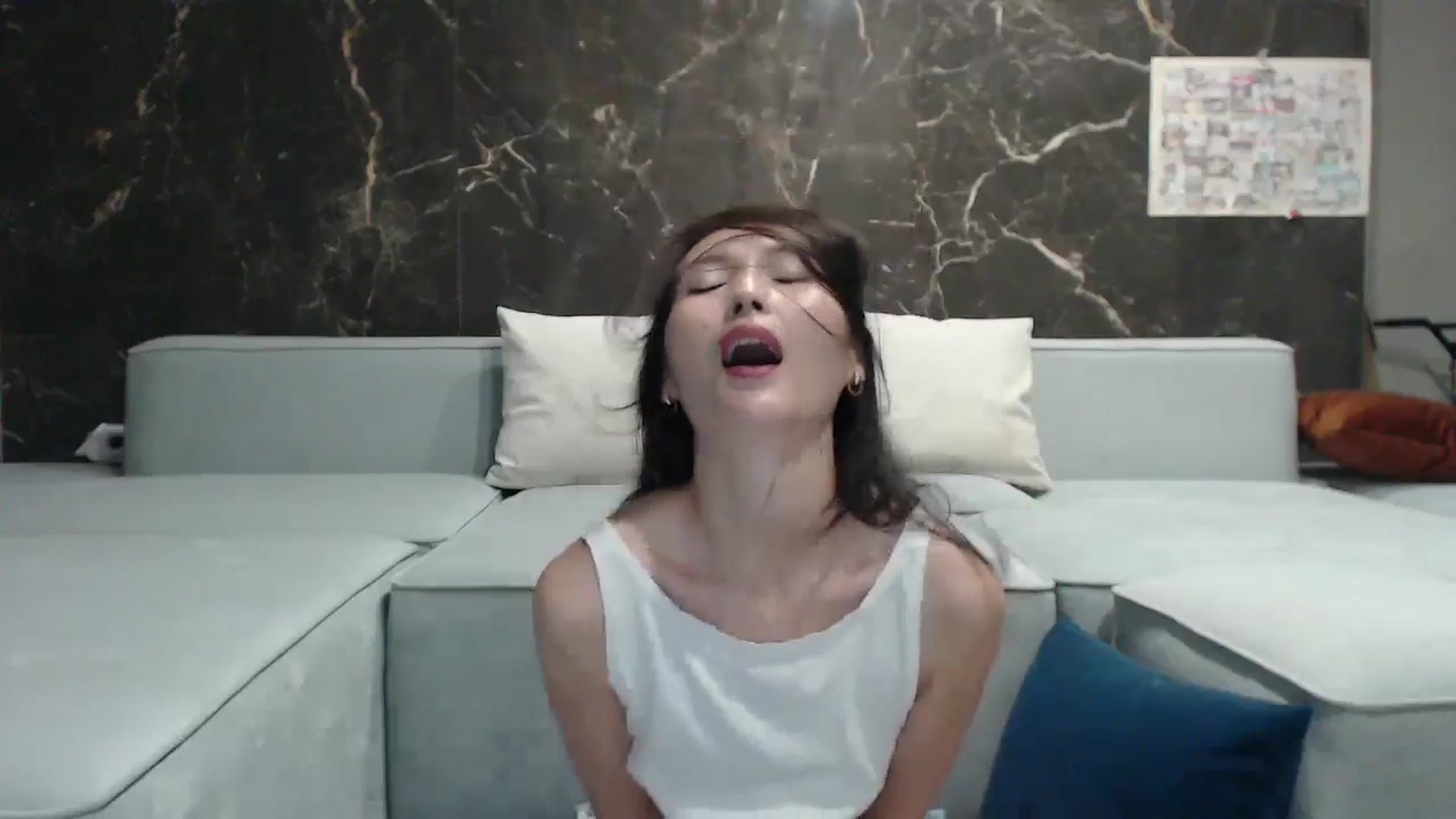 Gallery image thumbnail from AmazinAznLuv's myfreecams stream on, 05/26/2024, 18:02 image 10 of 20