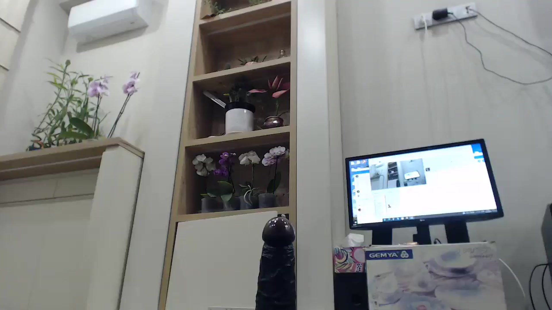 Gallery image thumbnail from AmazinAznLuv's myfreecams stream on, 04/18/2025, 18:12 image 20 of 20