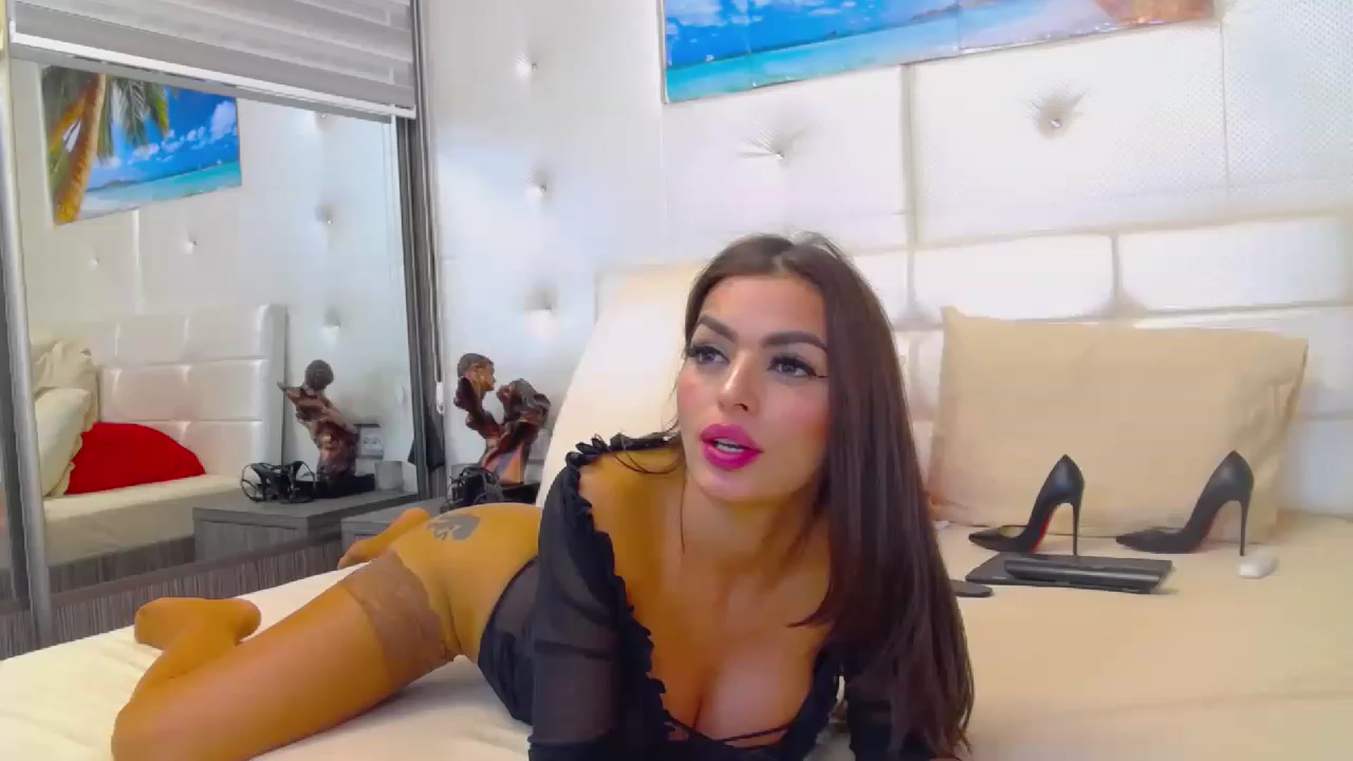 Gallery image thumbnail from AmazingAssOne's myfreecams stream on, 12/01/2022, 20:14 image 13 of 20