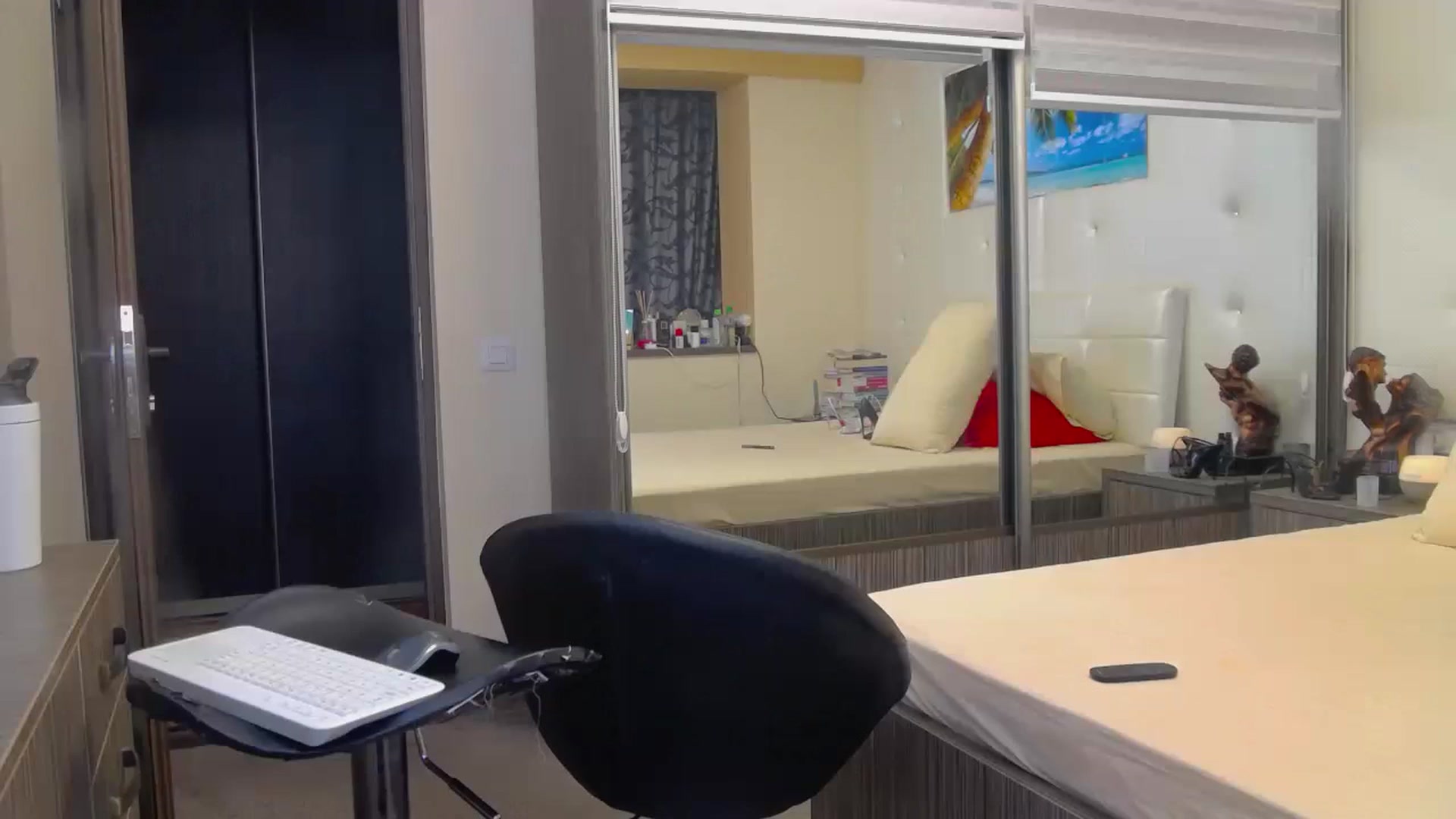 Gallery image thumbnail from AmazingAssOne's myfreecams stream on, 12/23/2022, 19:56 image 6 of 20