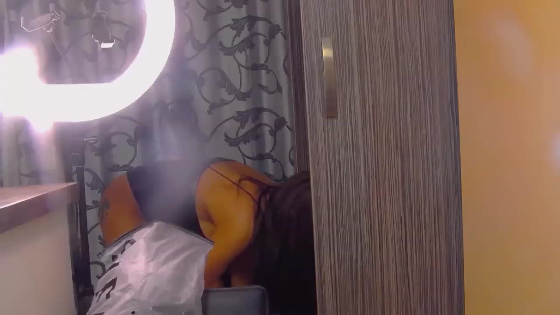 Gallery image thumbnail from AmazingAssOne's myfreecams stream on, 02/19/2023, 20:00 image 16 of 20