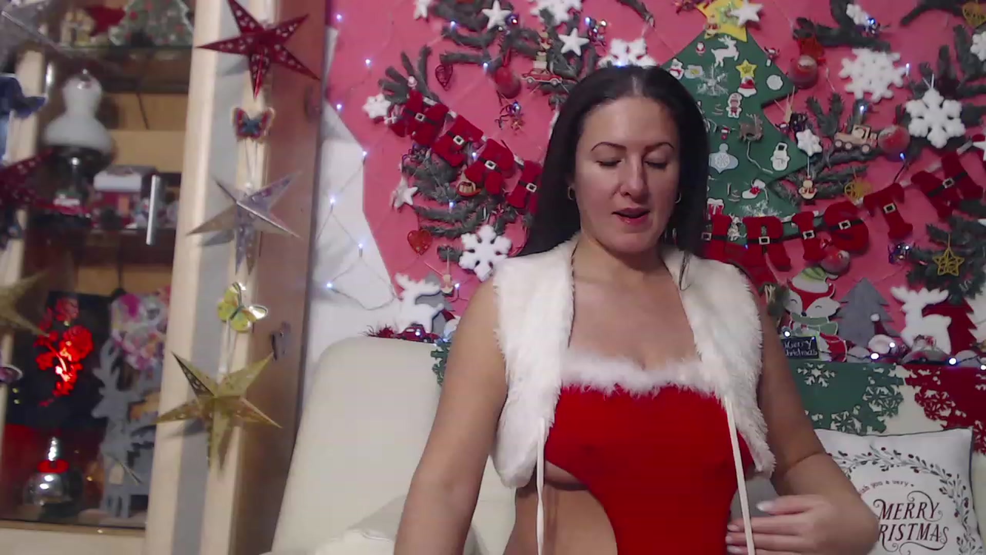 Gallery image thumbnail from AmazingElena's myfreecams stream on, 12/25/2023, 03:51 image 14 of 20