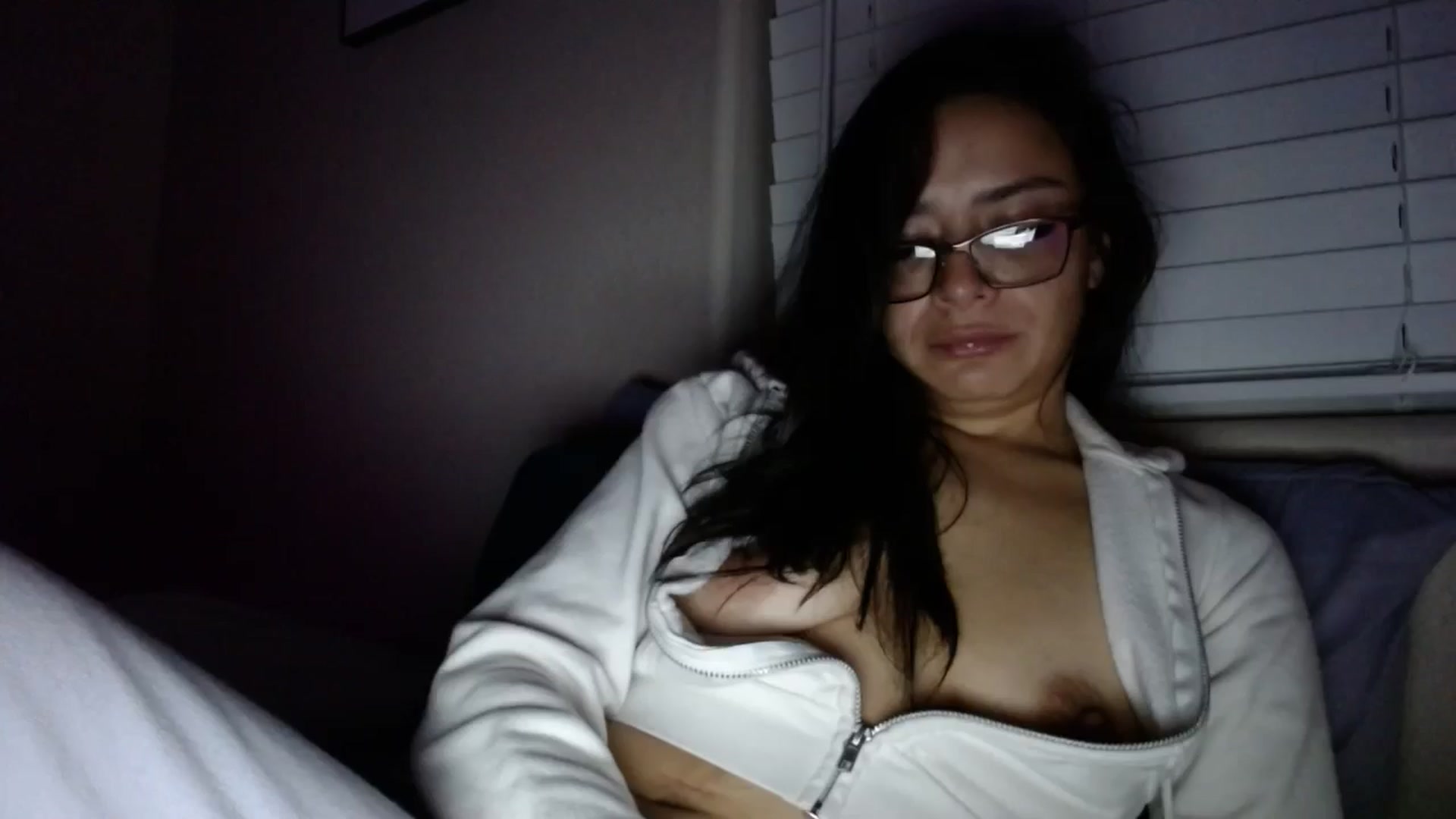 Gallery image thumbnail from AmazingZo's myfreecams stream on, 12/17/2024, 12:13 image 13 of 20