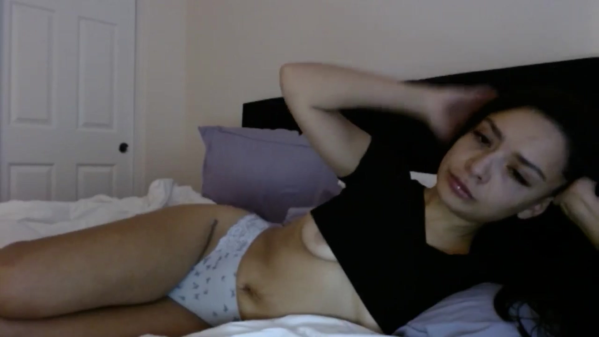 Gallery image thumbnail from AmazingZo's myfreecams stream on, 04/30/2025, 13:15 image 14 of 20