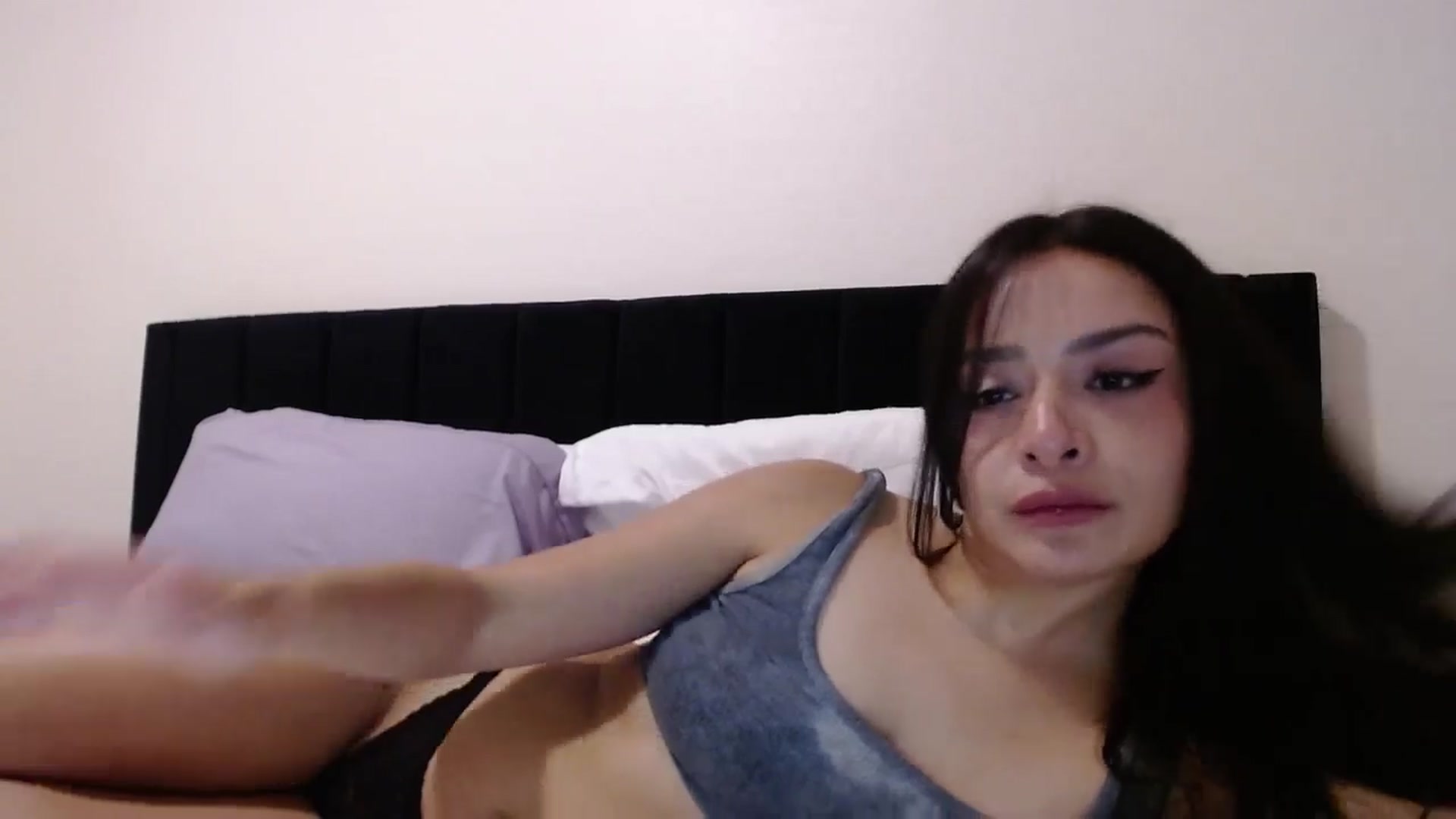 Gallery image thumbnail from AmazingZo's myfreecams stream on, 05/12/2025, 06:39 image 13 of 20