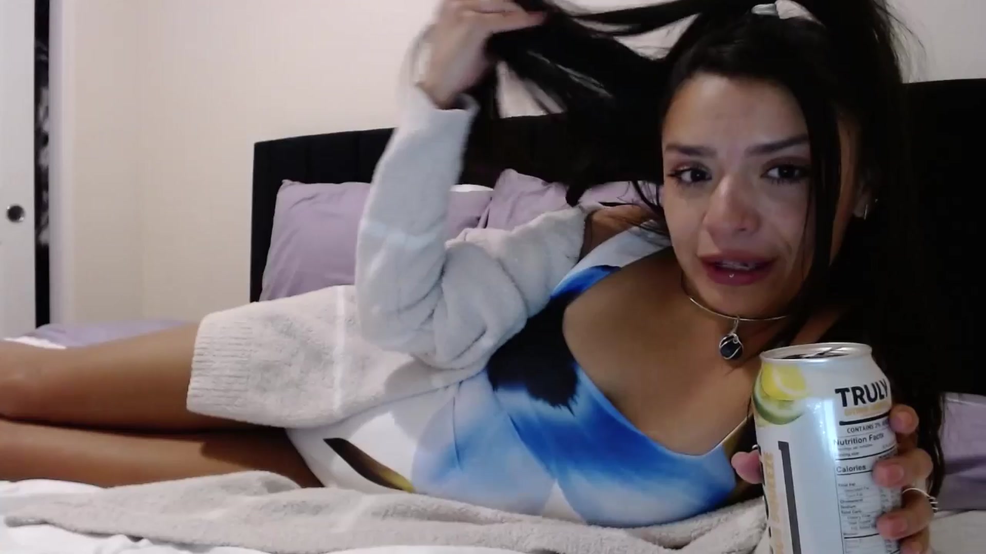 Gallery image thumbnail from AmazingZo's myfreecams stream on, 05/25/2025, 09:39 image 2 of 20