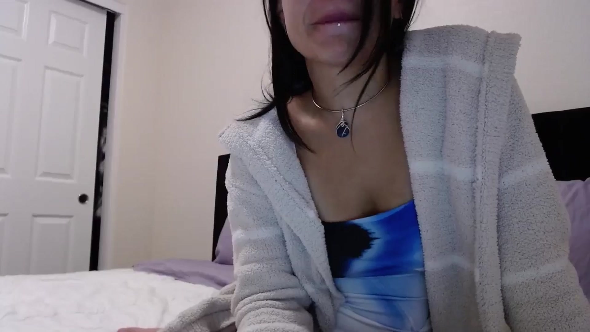 Gallery image thumbnail from AmazingZo's myfreecams stream on, 05/25/2025, 10:30 image 7 of 20