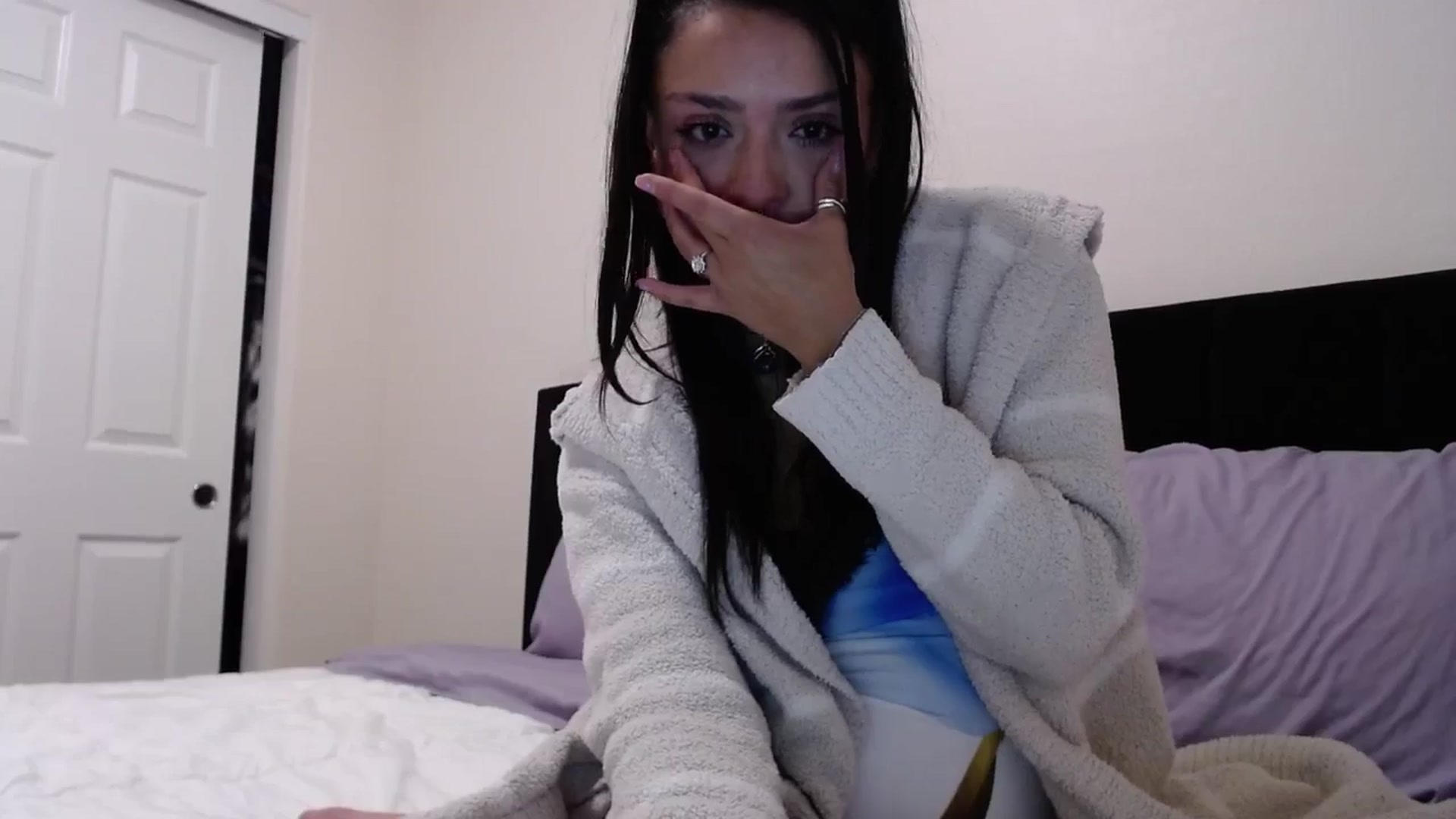 Gallery image thumbnail from AmazingZo's myfreecams stream on, 05/25/2025, 10:30 image 6 of 20