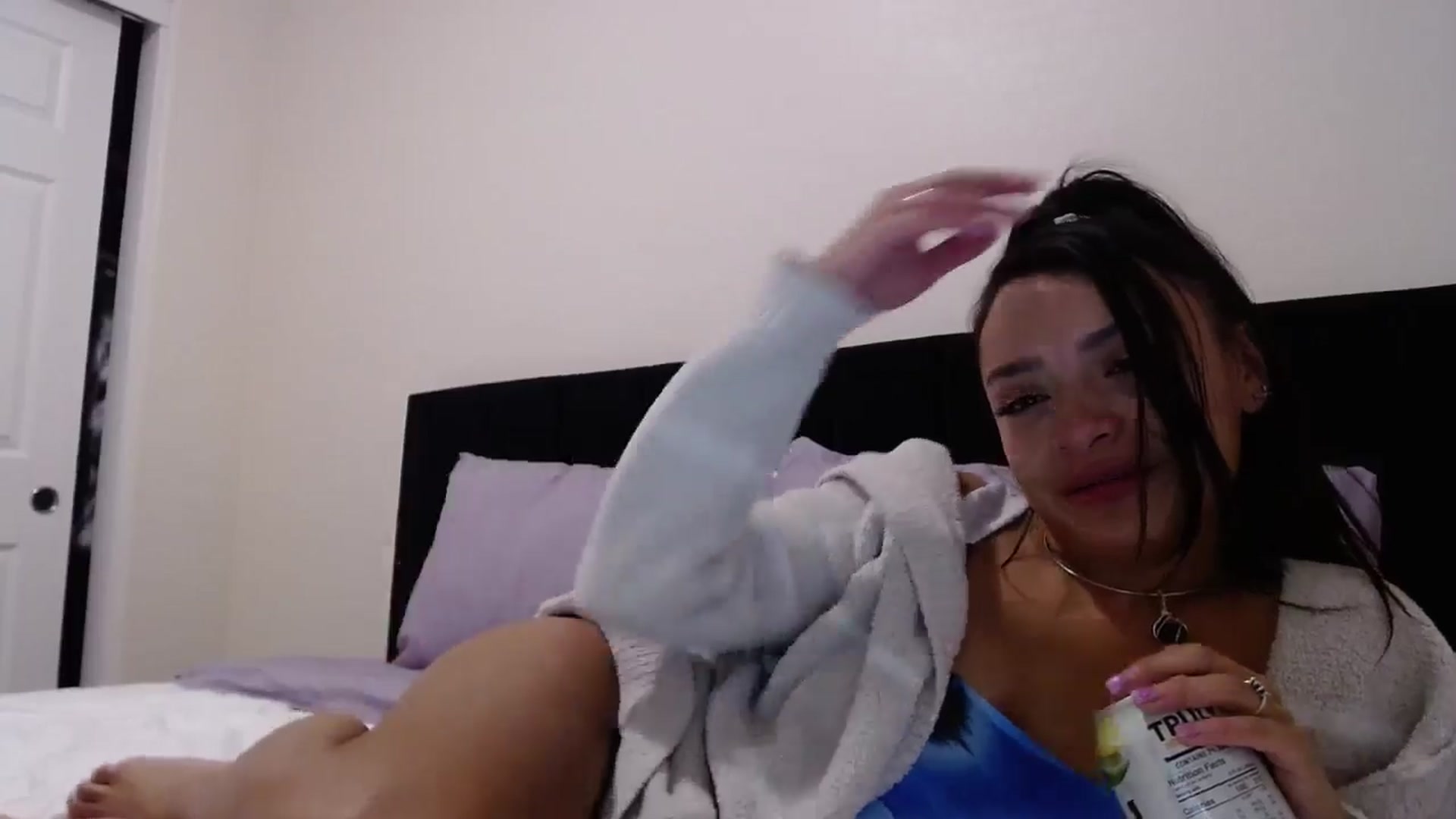 Gallery image thumbnail from AmazingZo's myfreecams stream on, 05/25/2025, 10:30 image 17 of 20