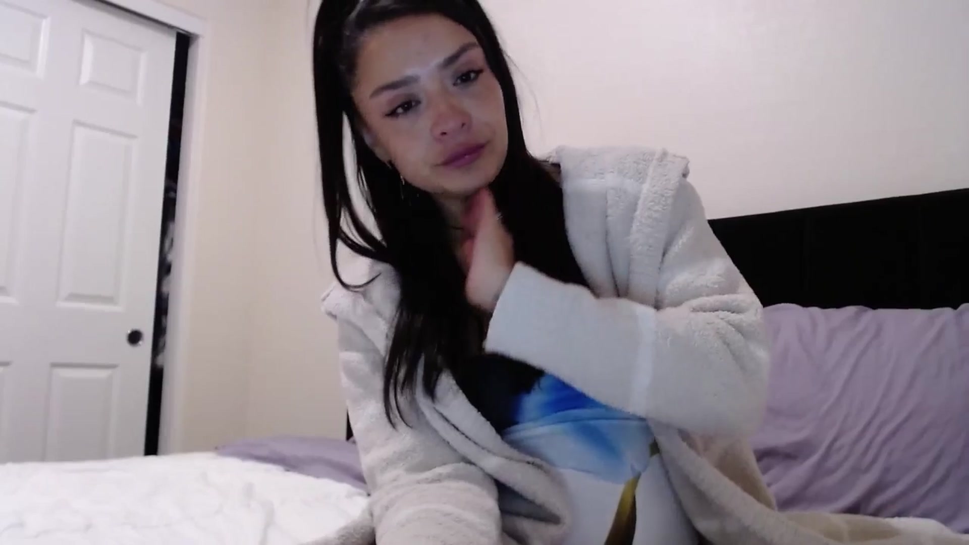 Gallery image thumbnail from AmazingZo's myfreecams stream on, 05/25/2025, 10:30 image 5 of 20