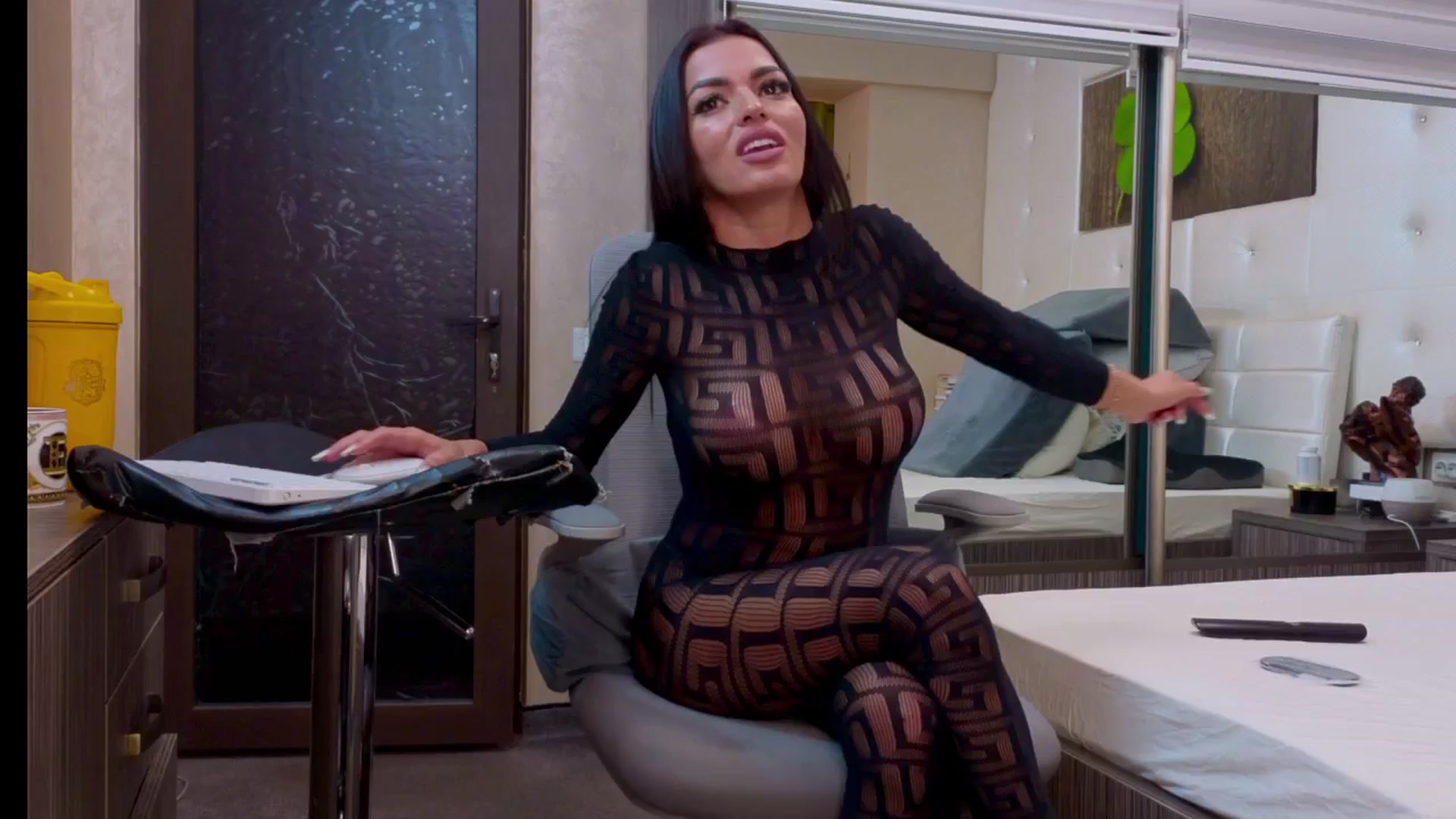Gallery image thumbnail from Amazing_Ass1's myfreecams stream on, 12/14/2025, 18:42 image 12 of 20