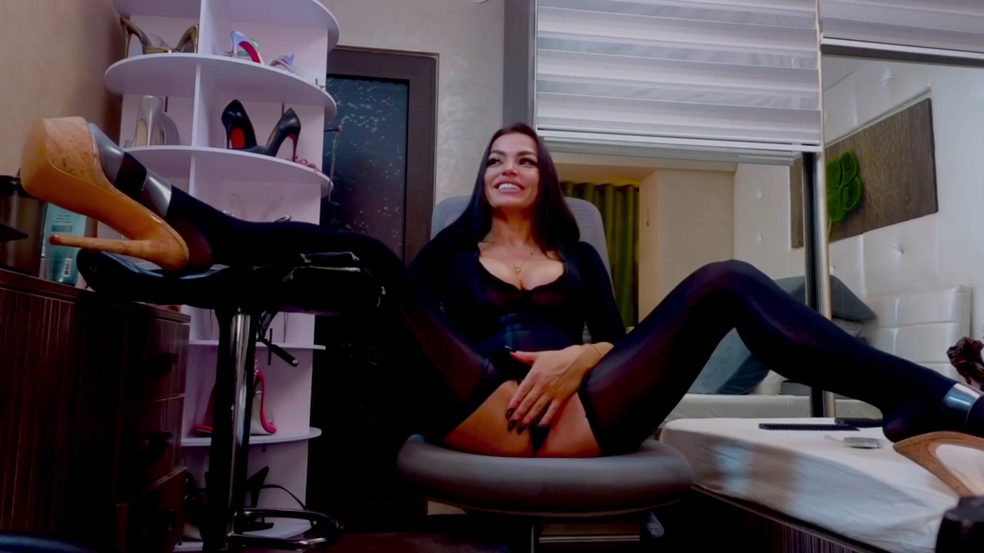 Gallery image thumbnail from Amazing_Ass1's myfreecams stream on, 02/16/2026, 20:07 image 5 of 20