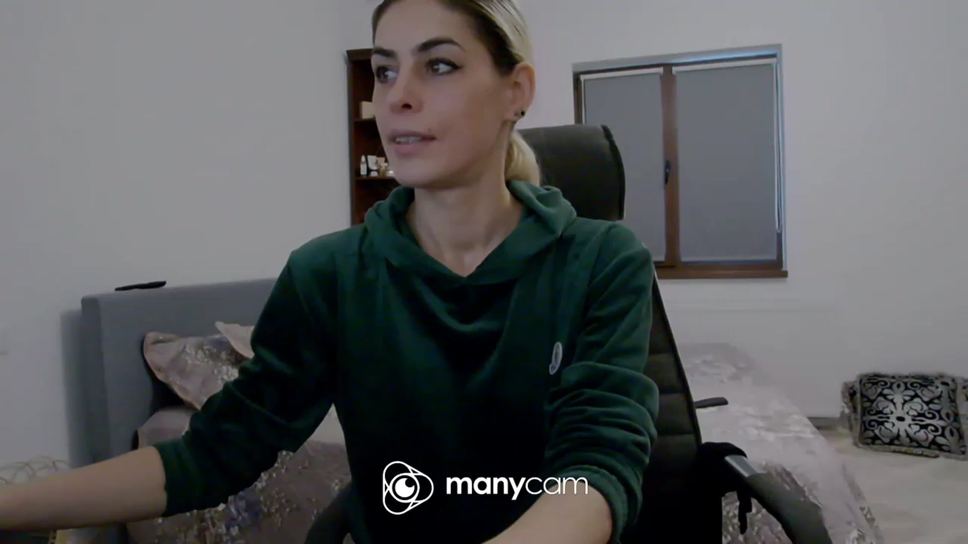 Gallery image thumbnail from Amazingbody's myfreecams stream on, 03/30/2023, 16:26 image 2 of 20