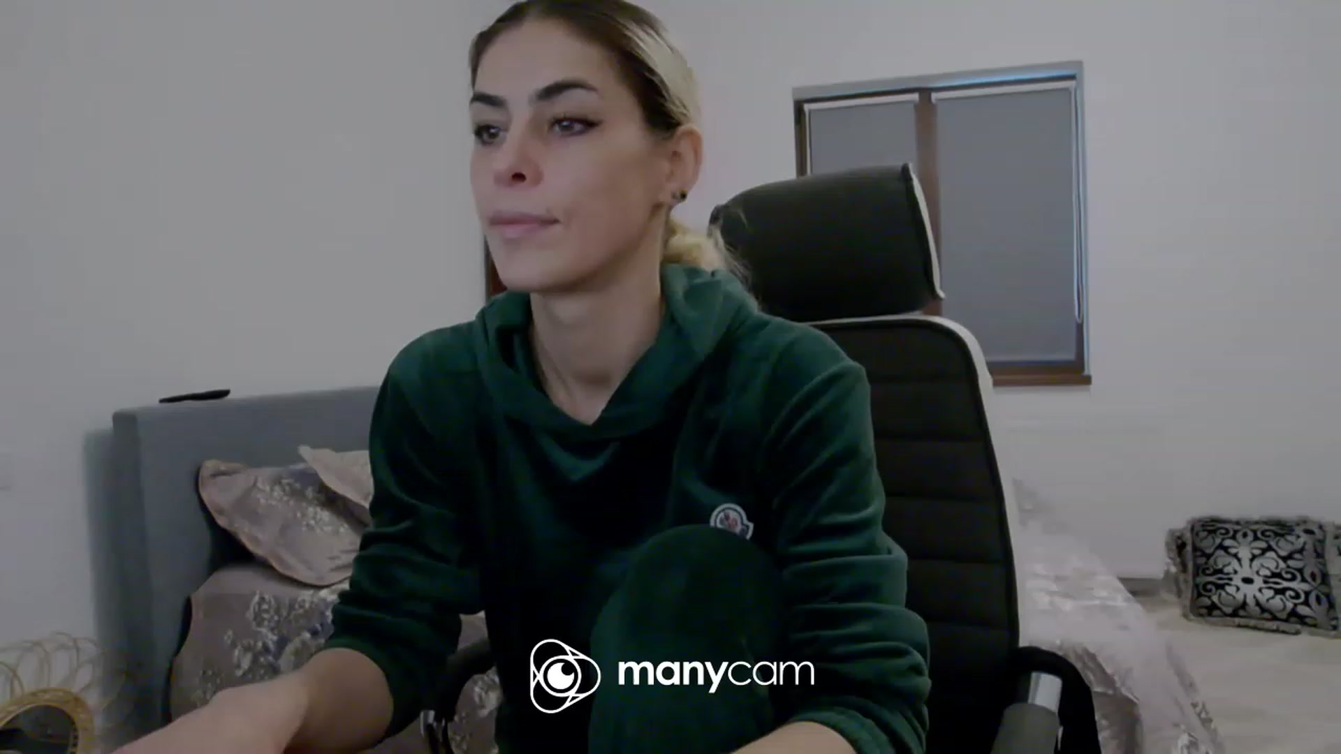 Gallery image thumbnail from Amazingbody's myfreecams stream on, 03/30/2023, 16:26 image 5 of 20