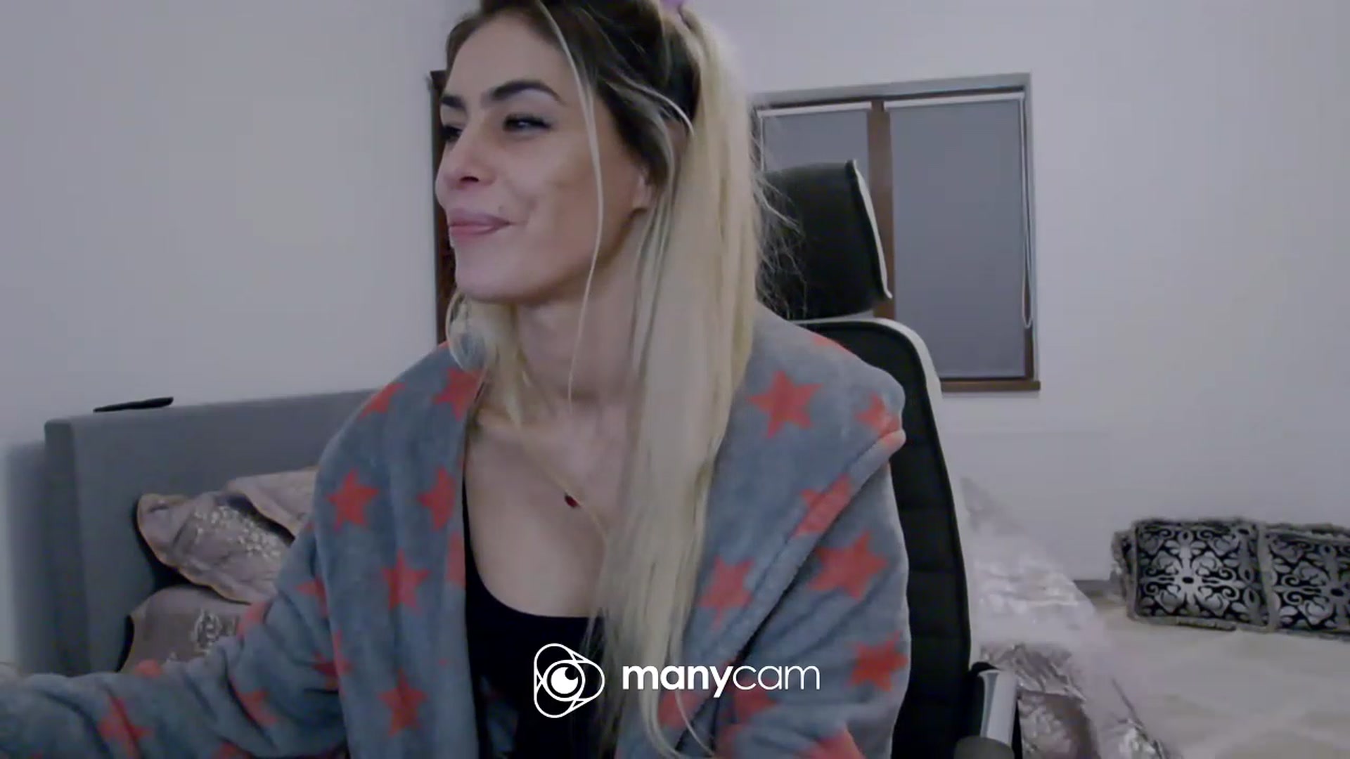 Gallery image thumbnail from Amazingbody's myfreecams stream on, 04/01/2023, 16:17 image 8 of 20