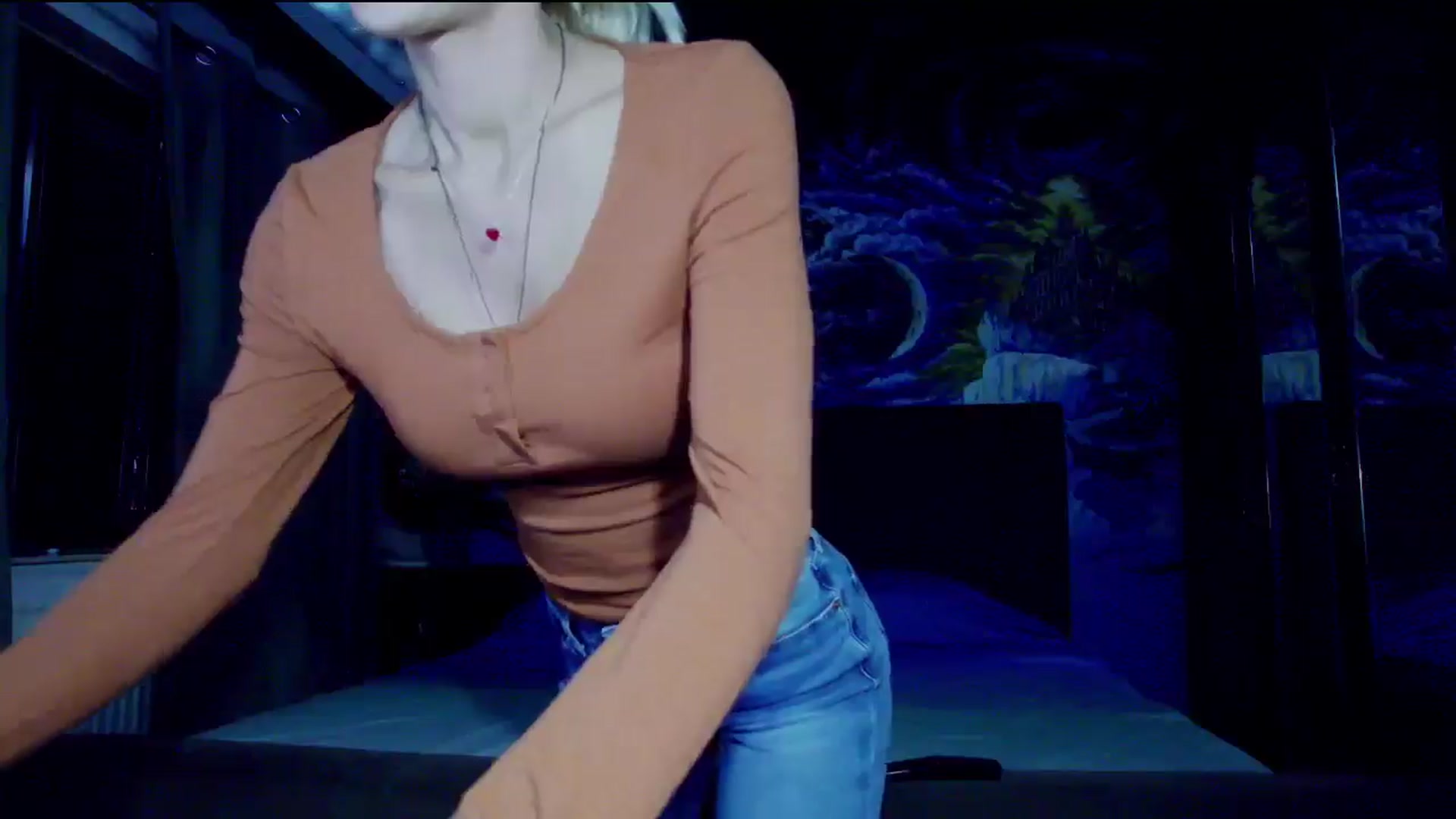 Gallery image thumbnail from Amazingbody's myfreecams stream on, 09/18/2025, 18:03 image 15 of 20