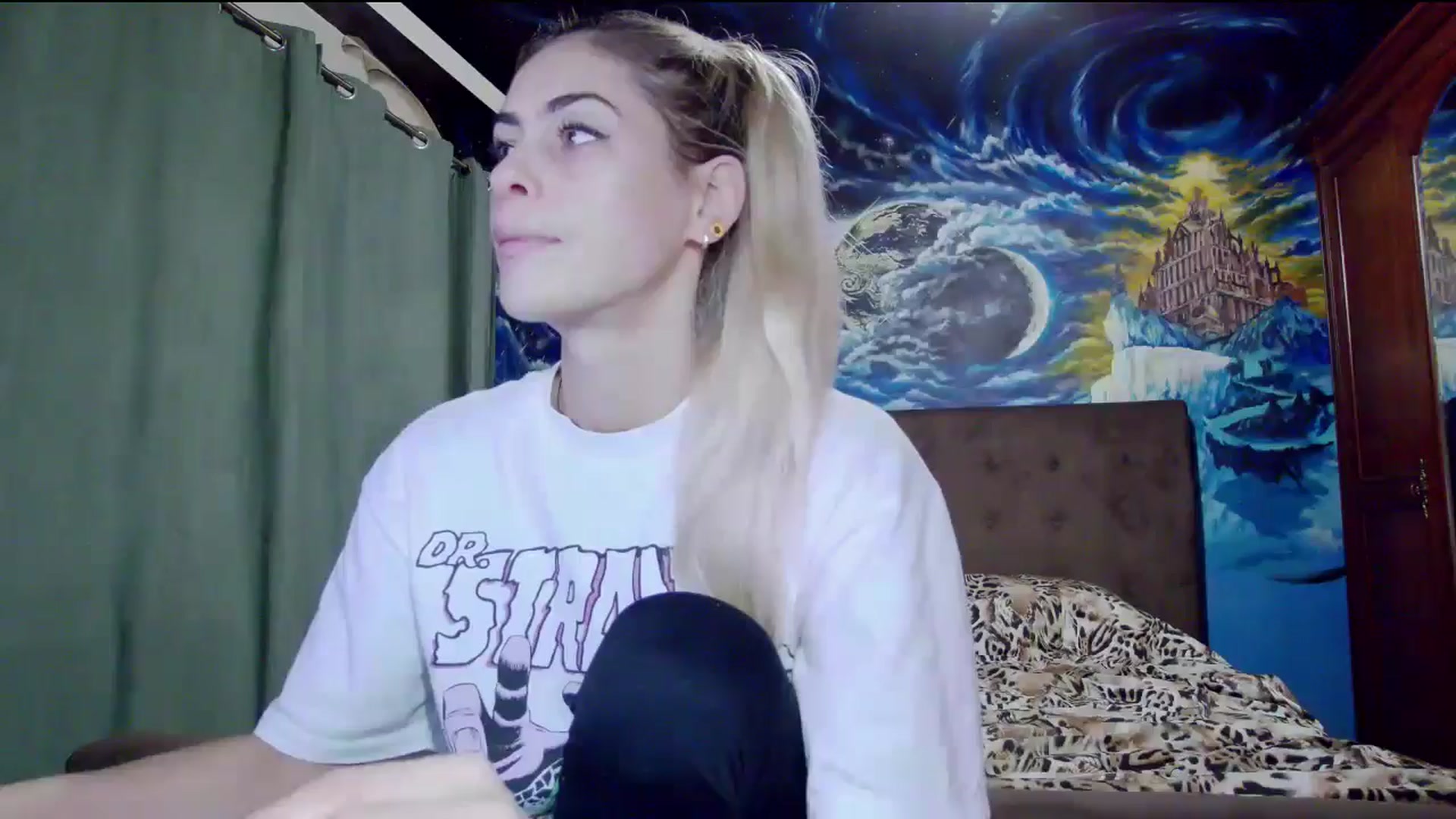 Gallery image thumbnail from Amazingbody's myfreecams stream on, 10/14/2025, 18:35 image 1 of 20