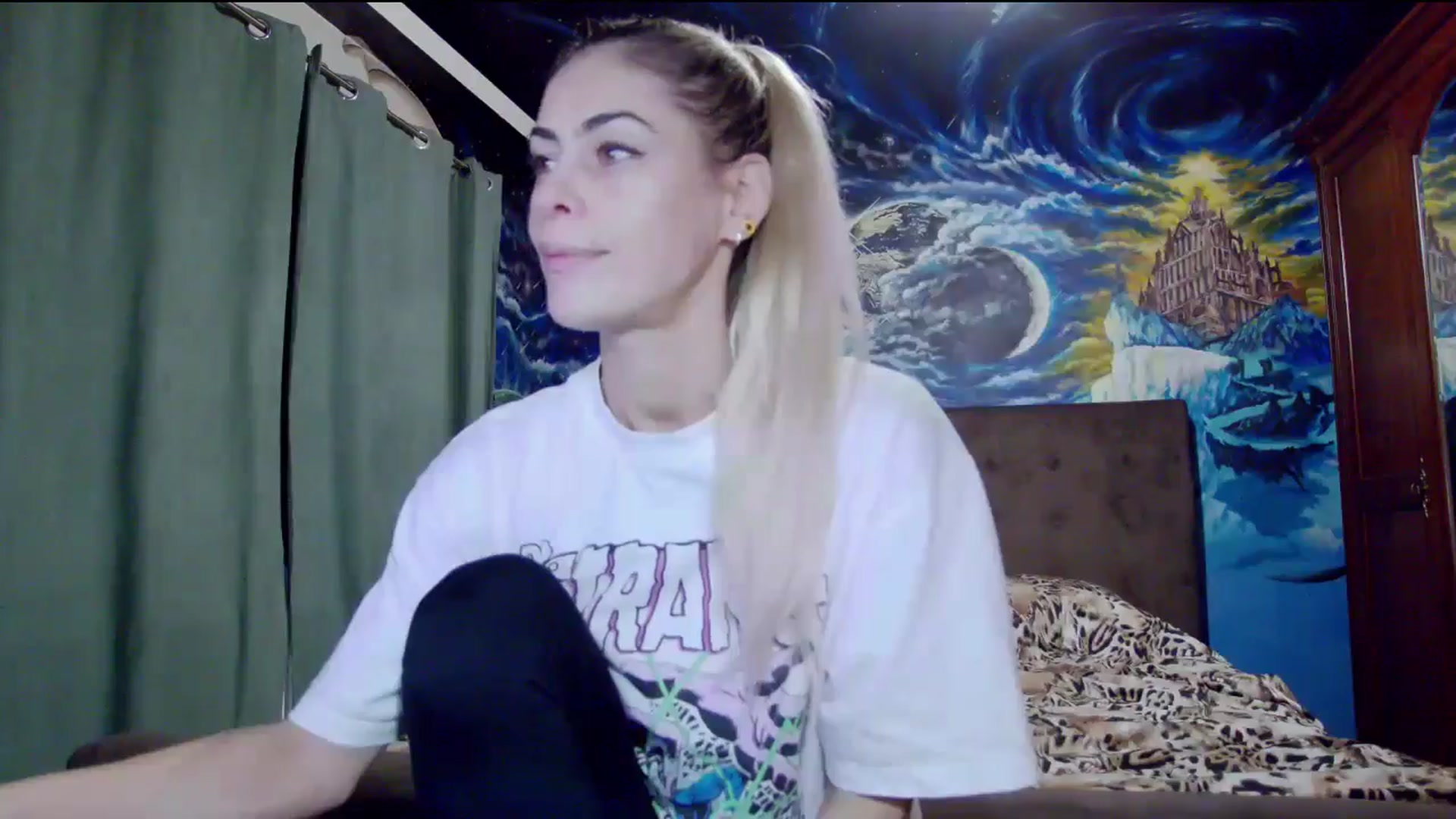 Gallery image thumbnail from Amazingbody's myfreecams stream on, 10/14/2025, 18:35 image 14 of 20