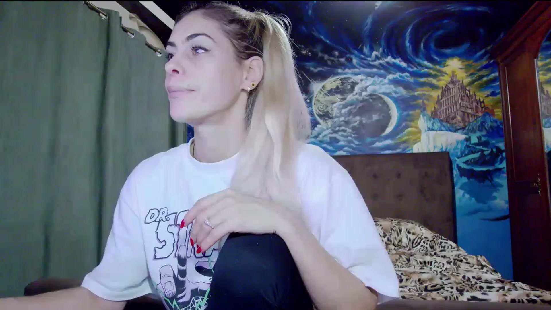 Gallery image thumbnail from Amazingbody's myfreecams stream on, 10/14/2025, 18:35 image 3 of 20
