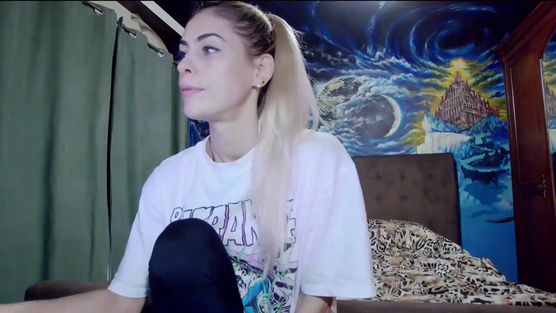 Gallery image thumbnail from Amazingbody's myfreecams stream on, 10/14/2025, 18:35 image 17 of 20