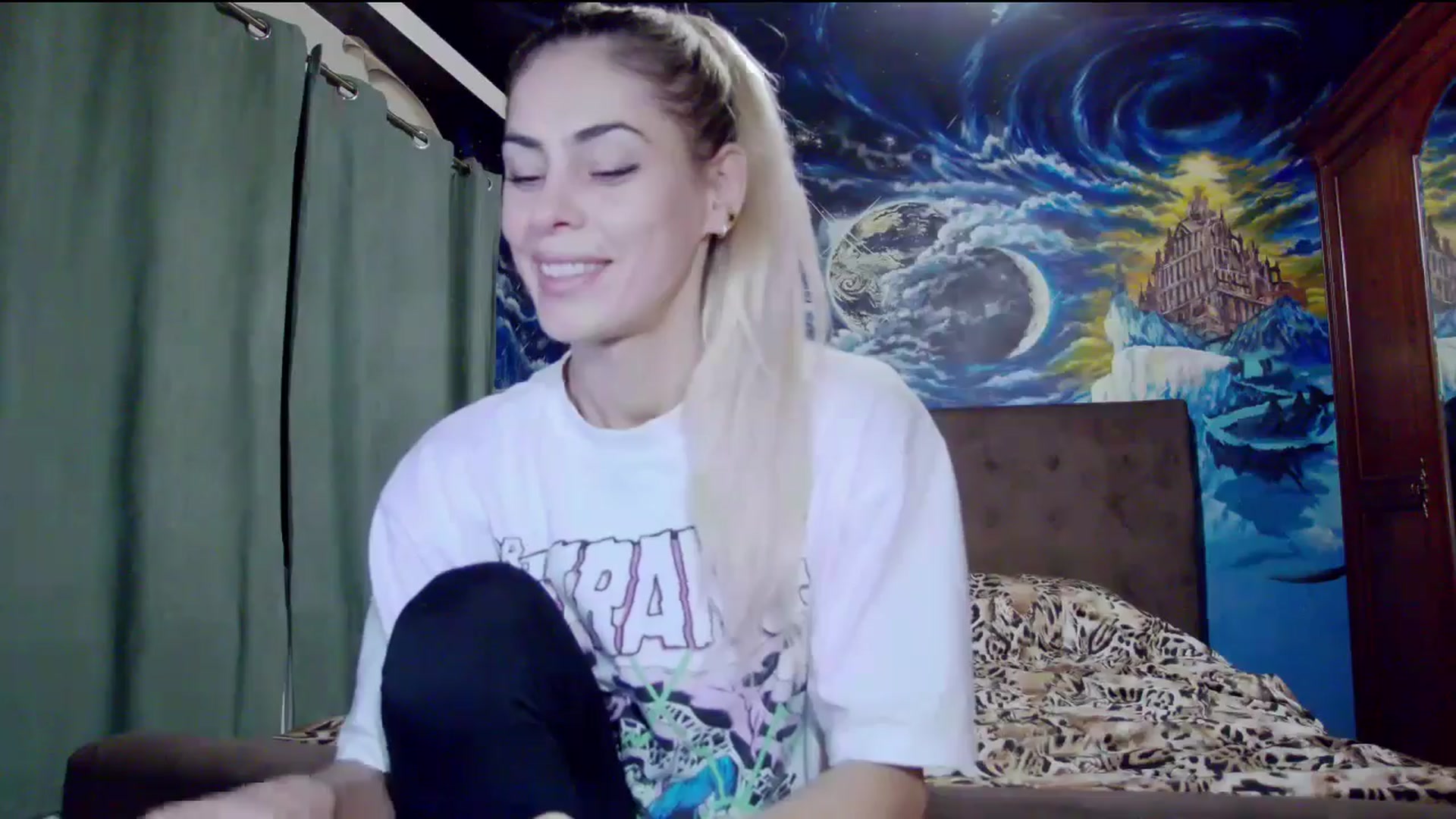 Gallery image thumbnail from Amazingbody's myfreecams stream on, 10/14/2025, 18:35 image 13 of 20