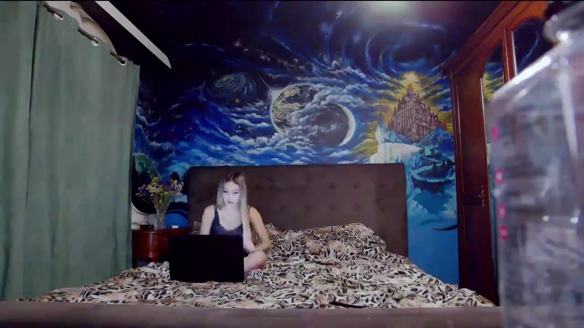 Gallery image thumbnail from Amazingbody's myfreecams stream on, 10/17/2025, 20:36 image 14 of 20