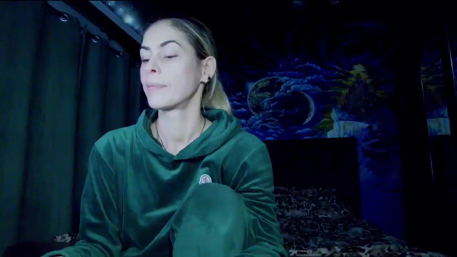 Gallery image thumbnail from Amazingbody's myfreecams stream on, 10/22/2025, 19:13 image 10 of 20