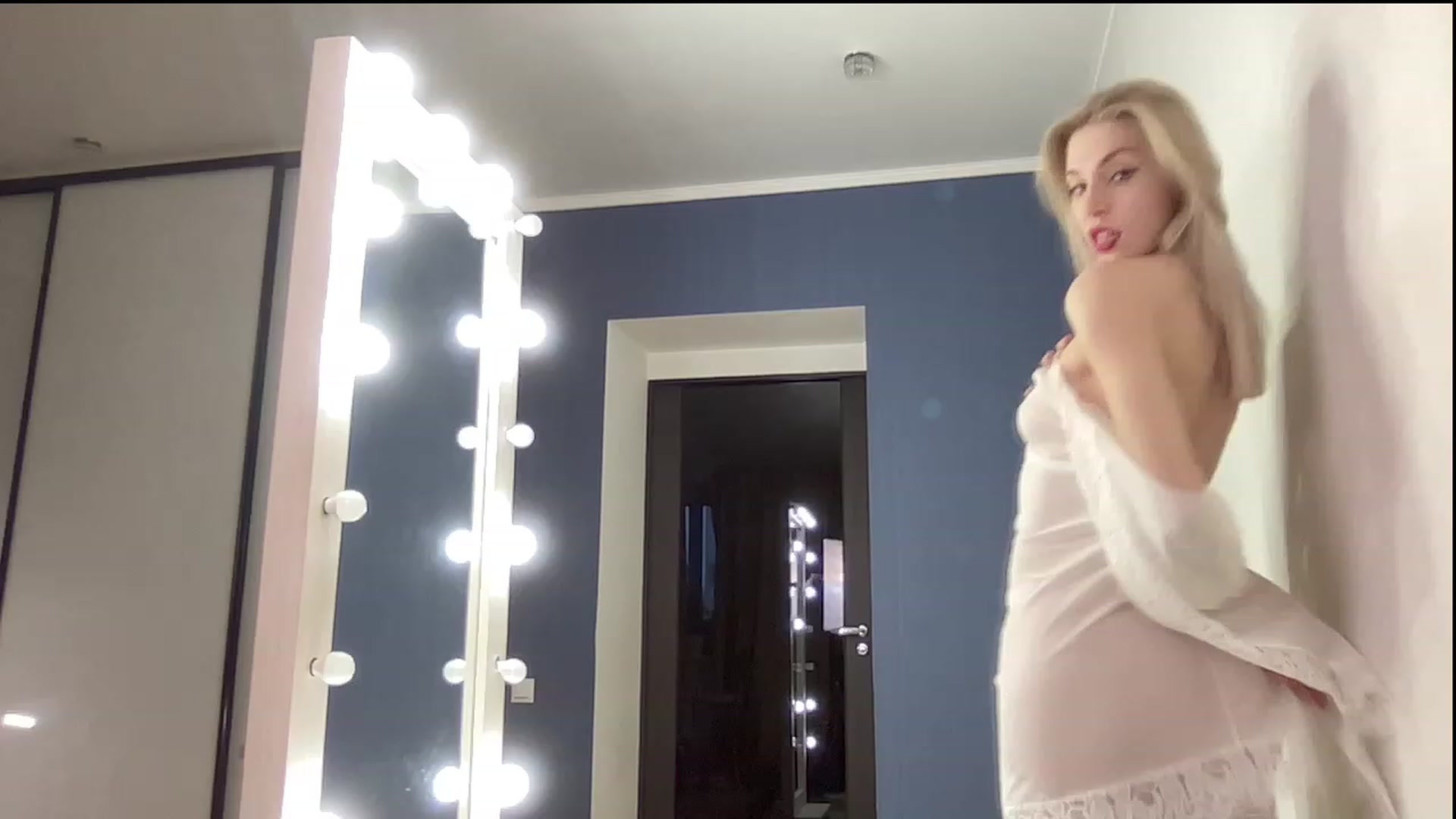 Gallery image thumbnail from AmazingkellyX's myfreecams stream on, 03/04/2023, 13:01 image 6 of 20