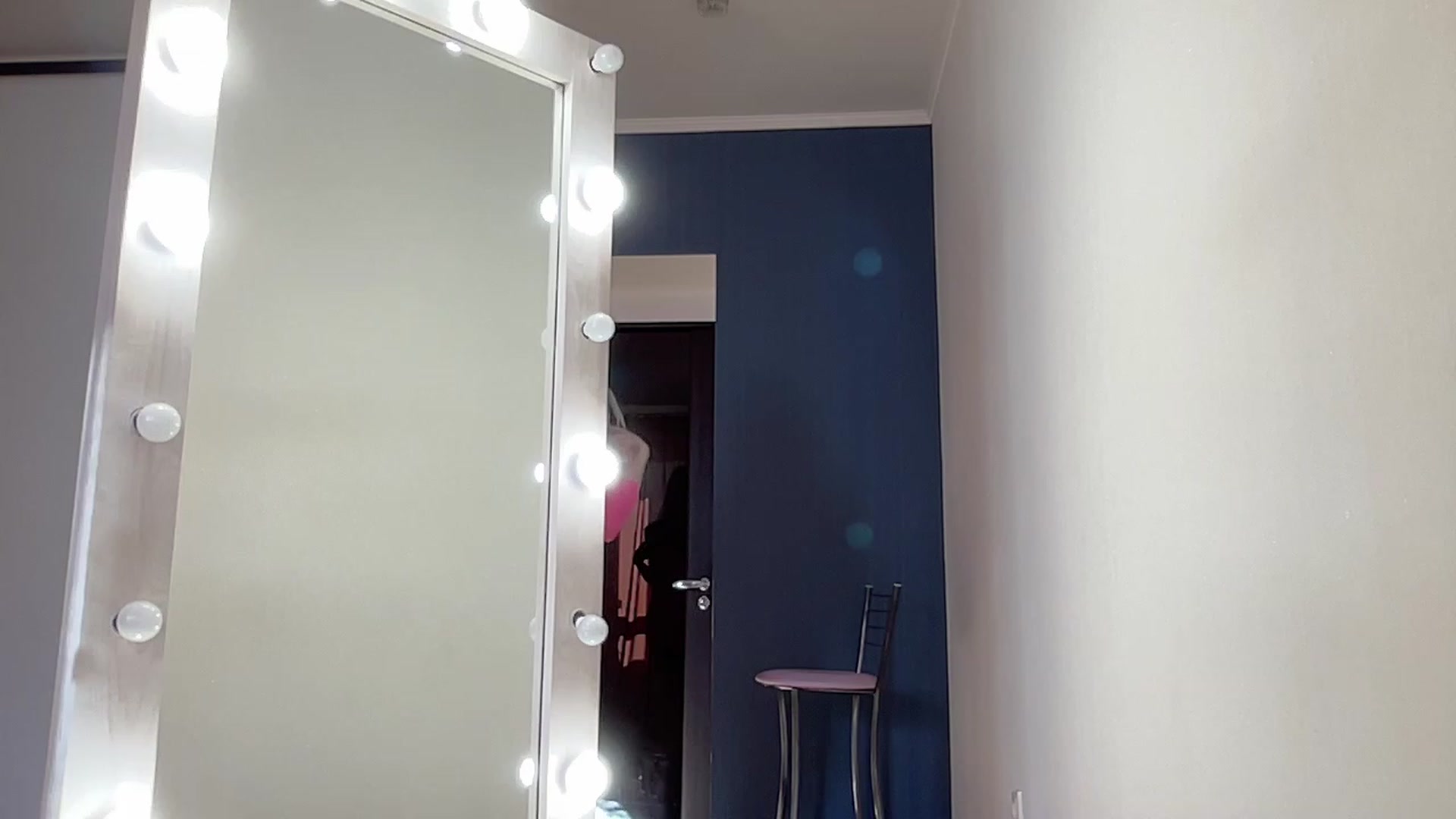 Gallery image thumbnail from AmazingkellyX's myfreecams stream on, 03/12/2023, 13:37 image 3 of 20
