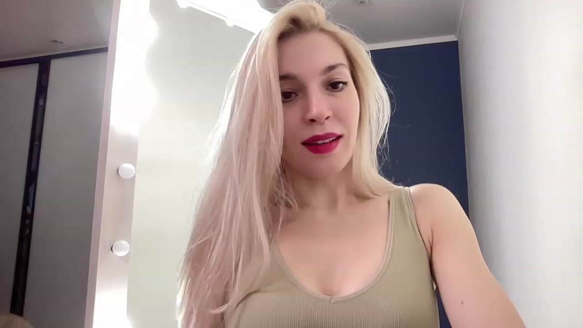 Gallery image thumbnail from AmazingkellyX's myfreecams stream on, 03/16/2023, 12:28 image 15 of 20