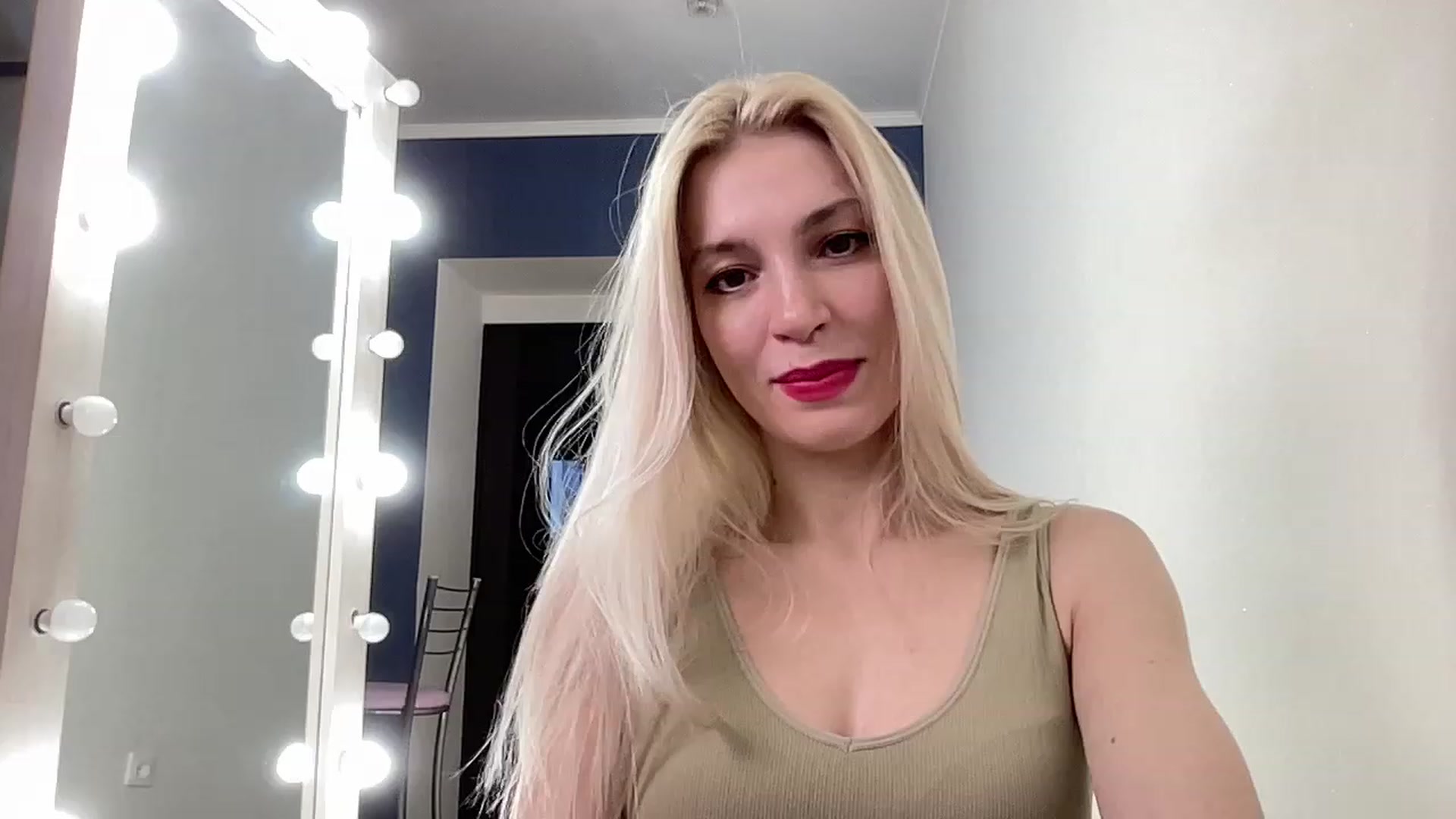 Gallery image thumbnail from AmazingkellyX's myfreecams stream on, 03/16/2023, 12:28 image 19 of 20