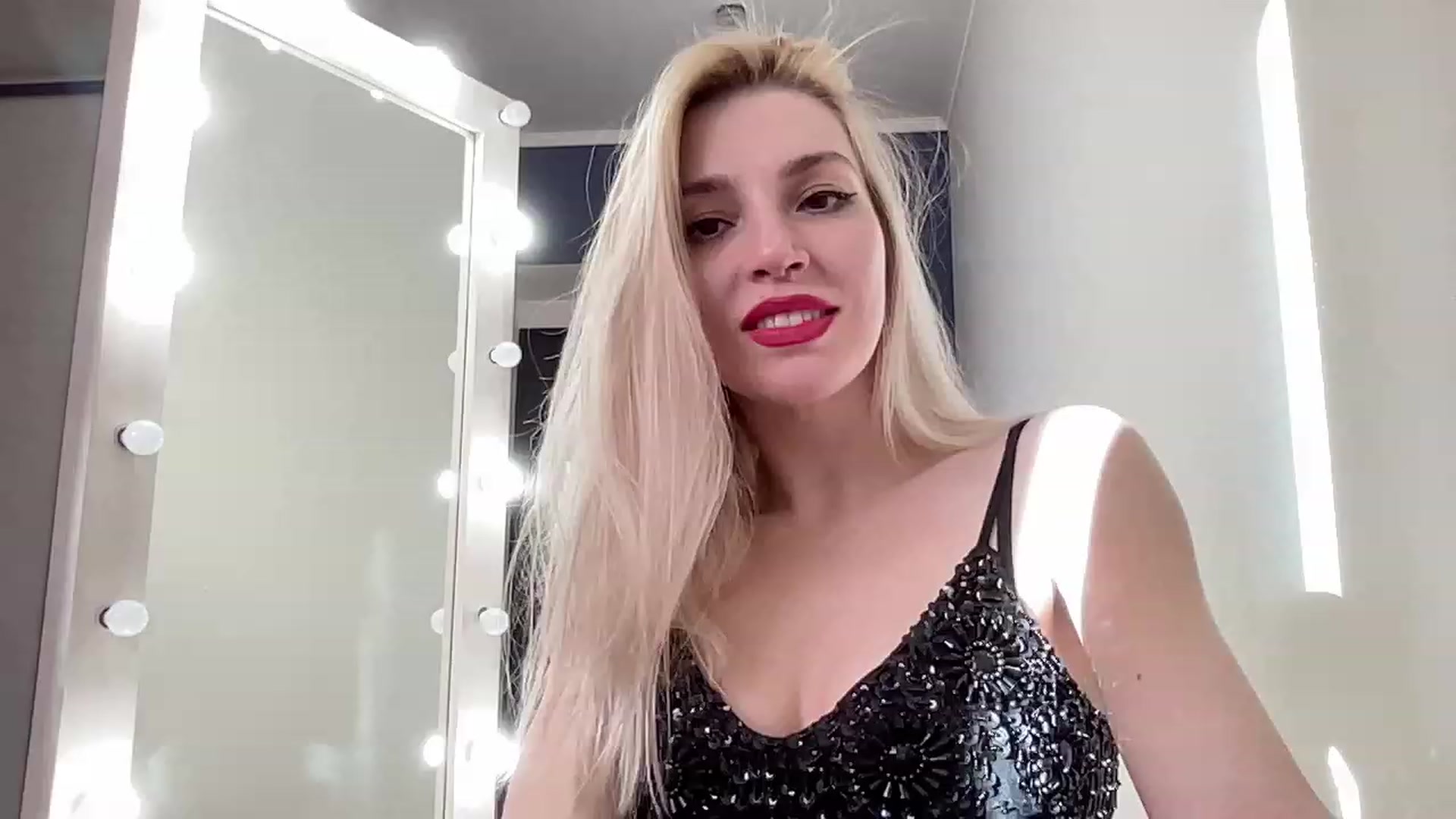 Gallery image thumbnail from AmazingkellyX's myfreecams stream on, 04/01/2023, 12:03 image 20 of 20