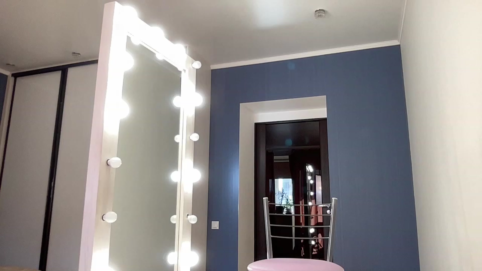 Gallery image thumbnail from AmazingkellyX's myfreecams stream on, 04/02/2023, 10:59 image 12 of 20