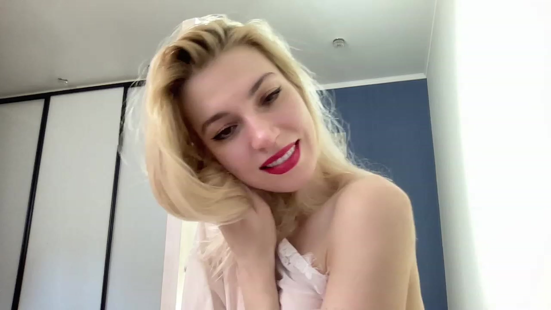 Gallery image thumbnail from AmazingkellyX's myfreecams stream on, 04/16/2023, 10:48 image 1 of 20
