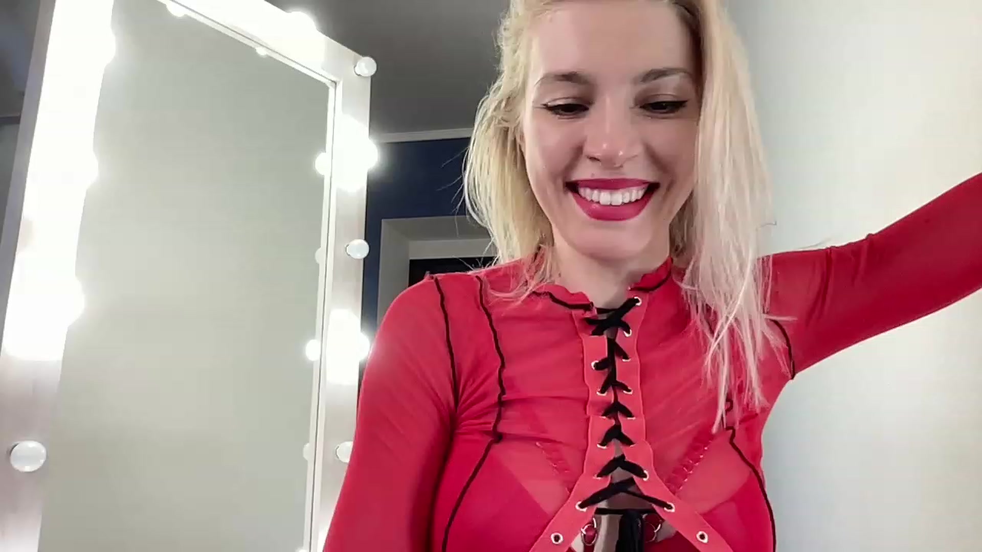 Gallery image thumbnail from AmazingkellyX's myfreecams stream on, 05/07/2023, 12:57 image 6 of 20