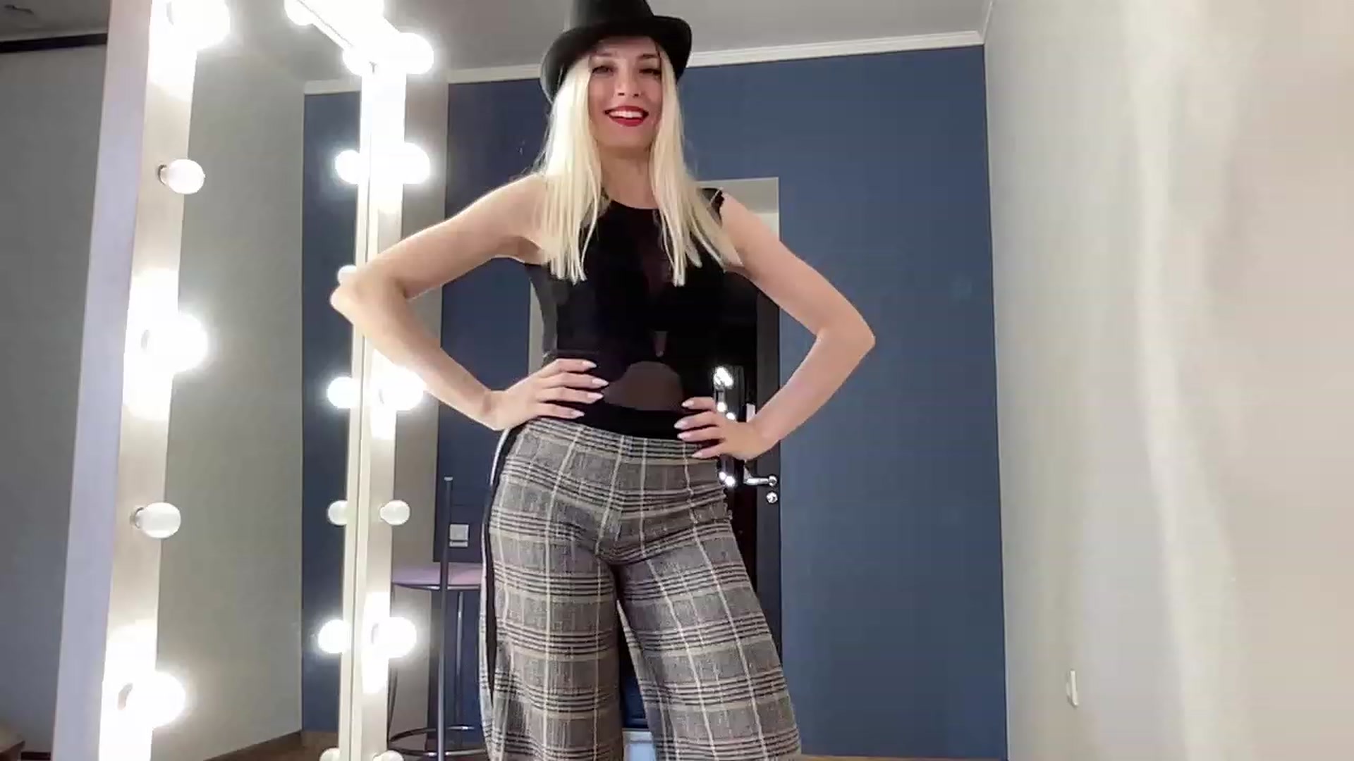 Gallery image thumbnail from AmazingkellyX's myfreecams stream on, 06/15/2023, 12:43 image 1 of 20